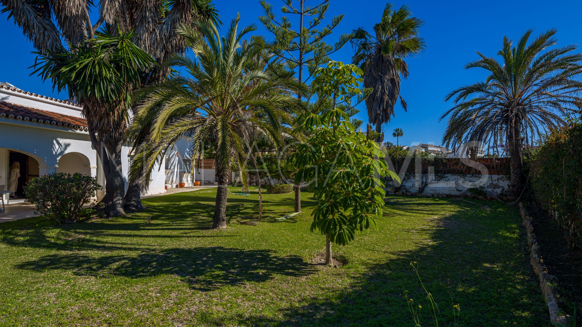 Villa for sale in Elviria Playa