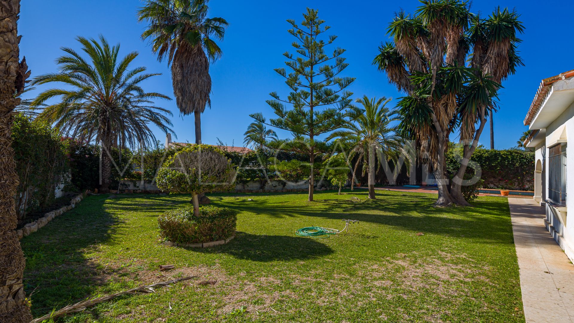 Villa for sale in Elviria Playa