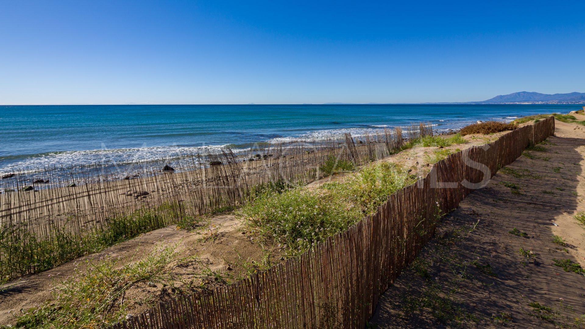 Villa for sale in Elviria Playa