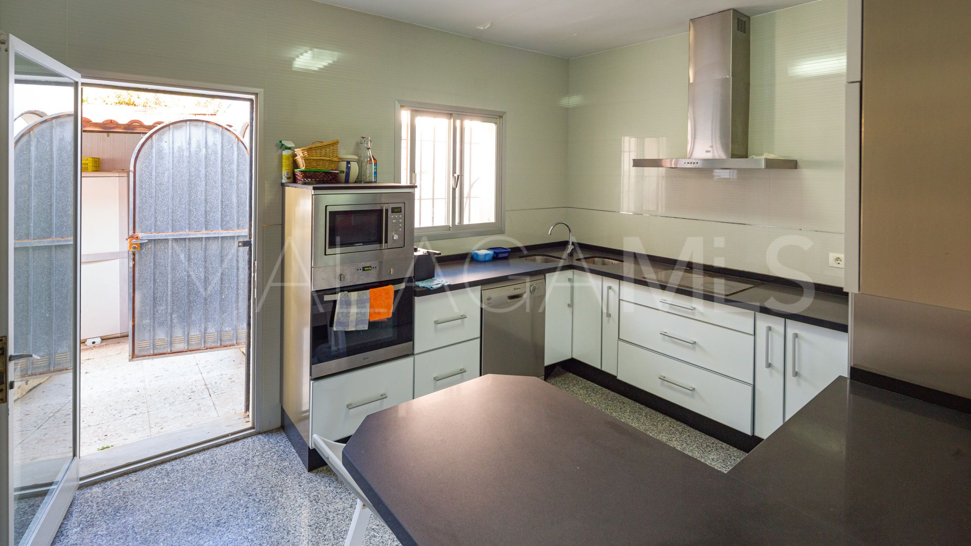 Villa for sale in Elviria Playa