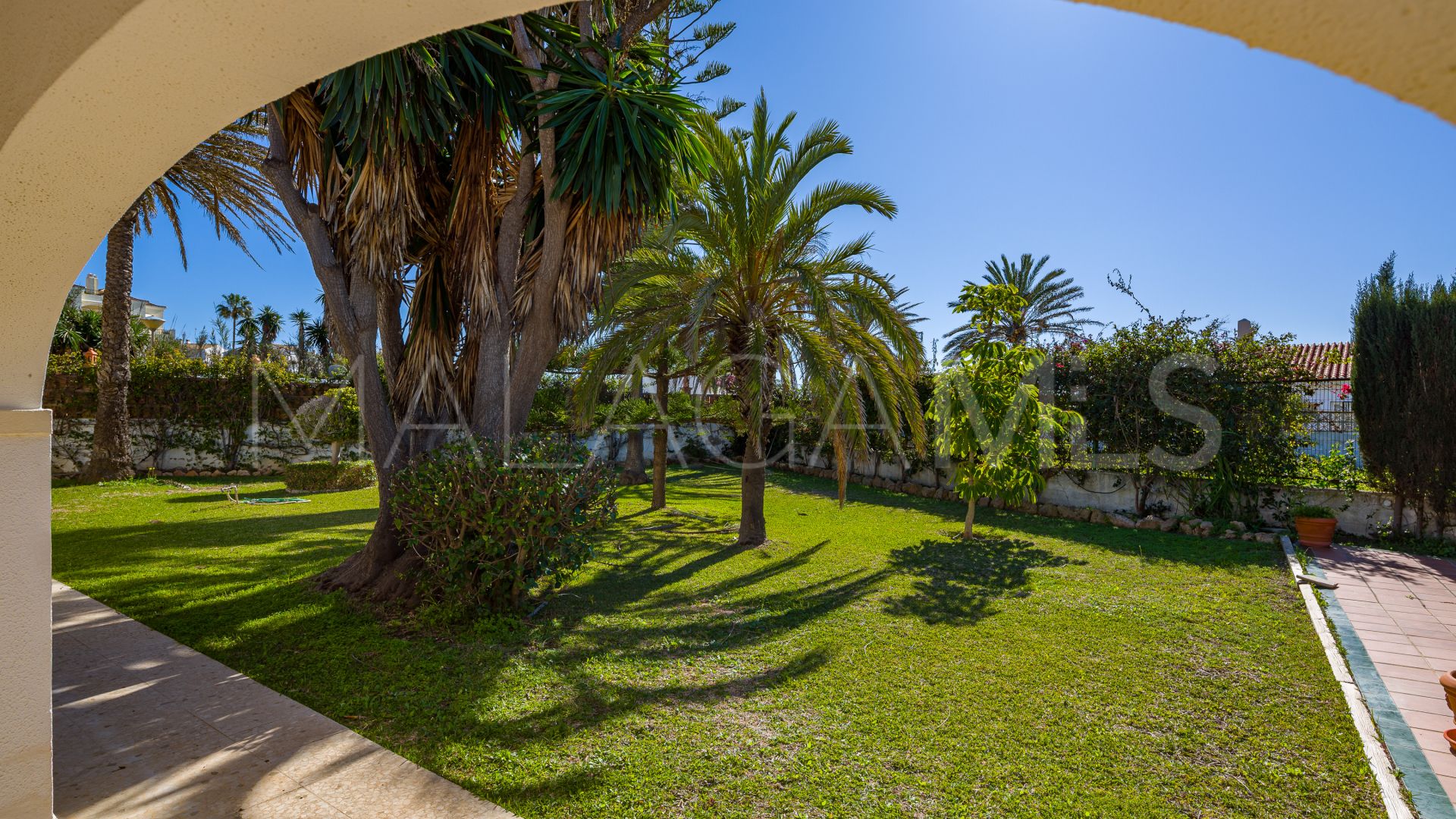 Villa for sale in Elviria Playa