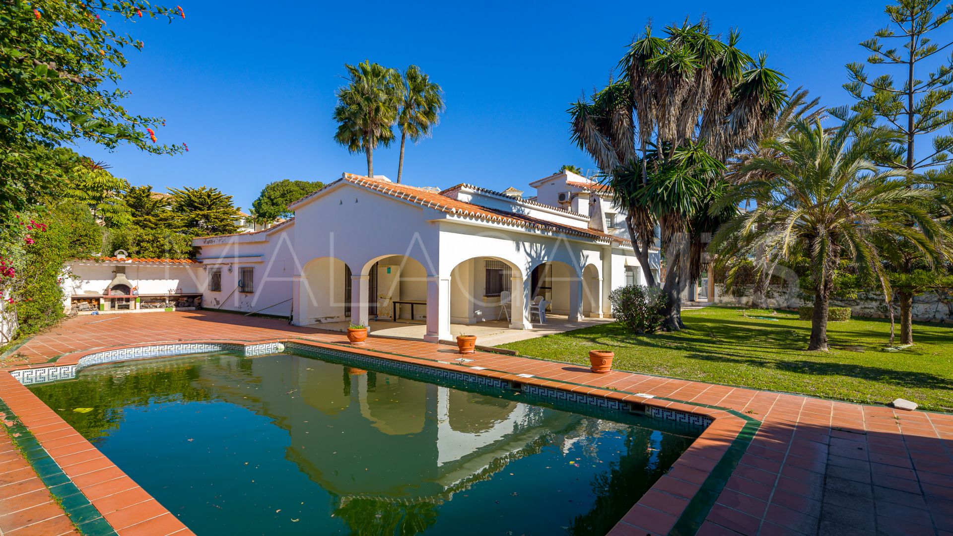 Villa for sale in Elviria Playa