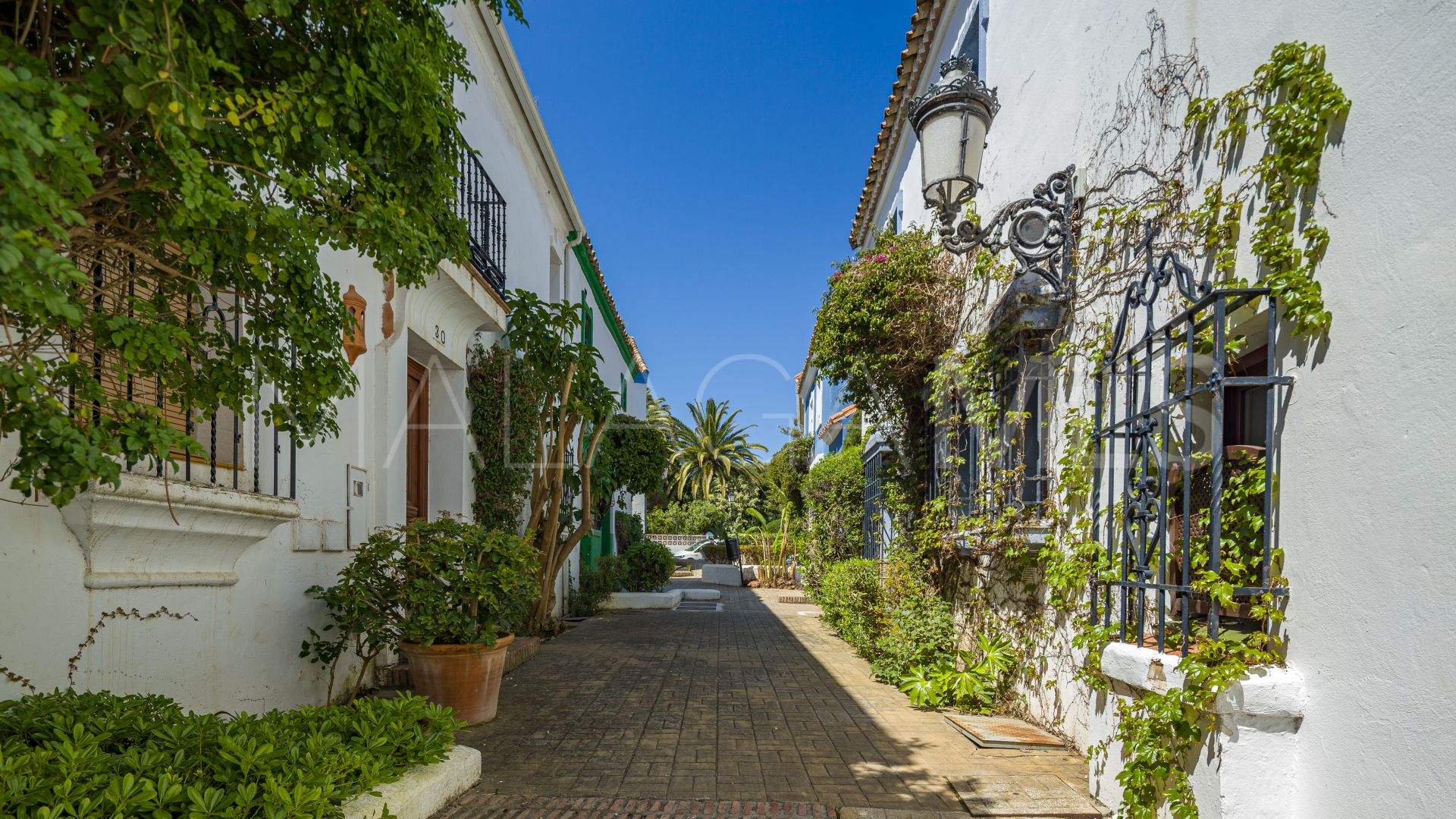 Maison de ville for sale in Guadalmina Baja