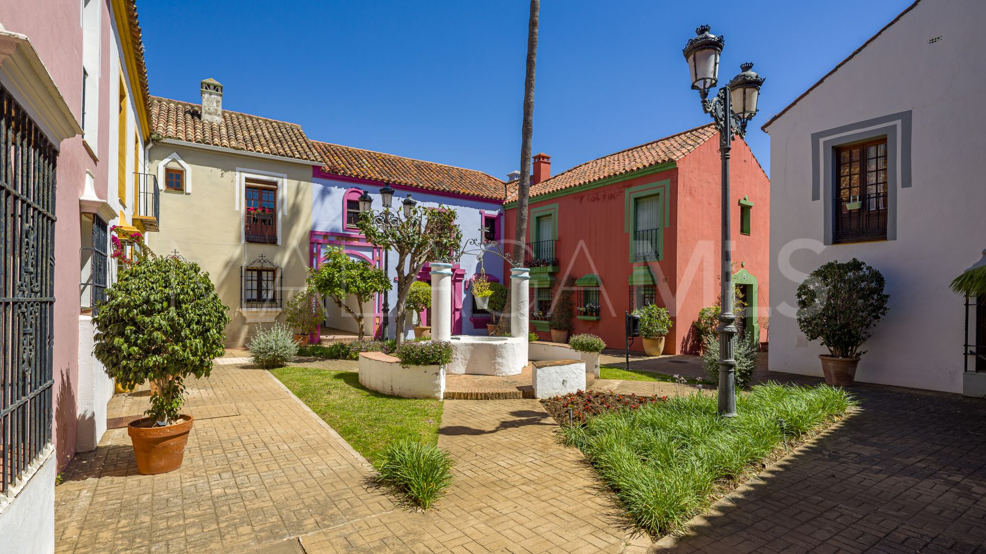 Maison de ville for sale in Guadalmina Baja