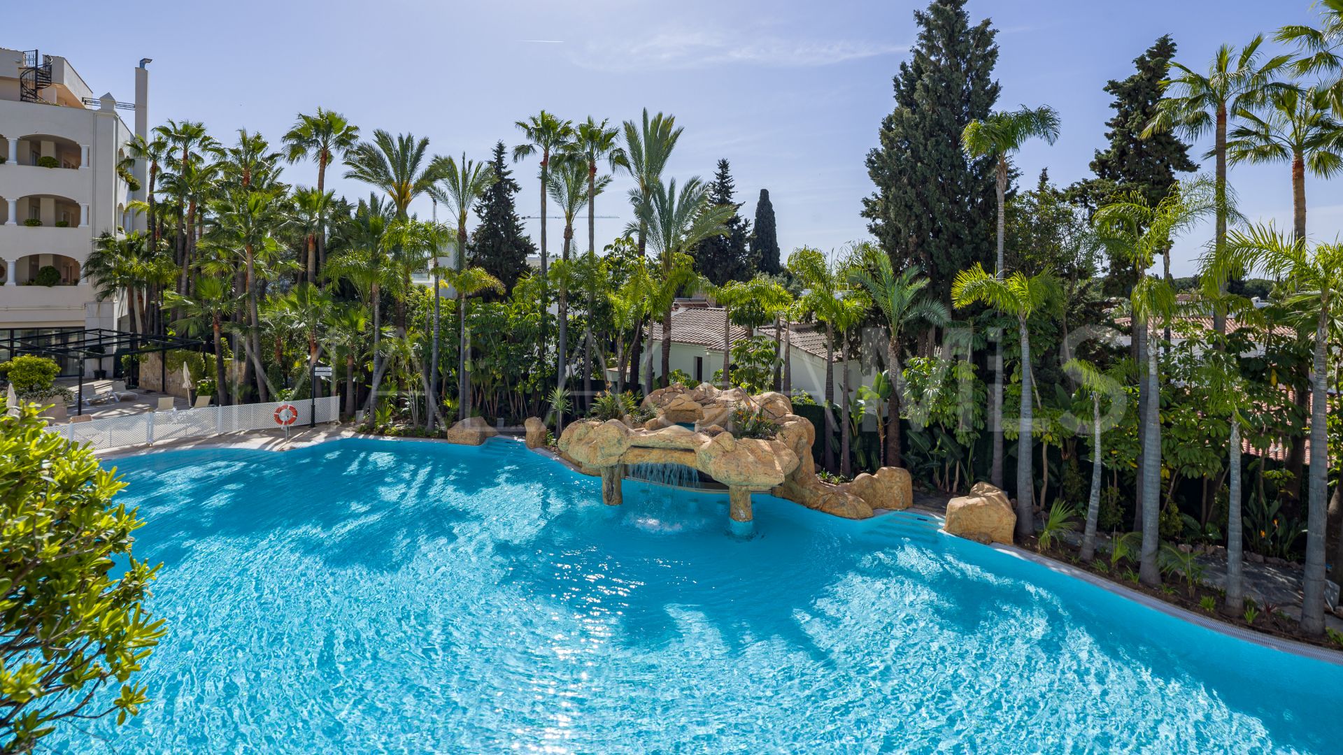 Buy apartment in Guadalpin Suites with 2 bedrooms