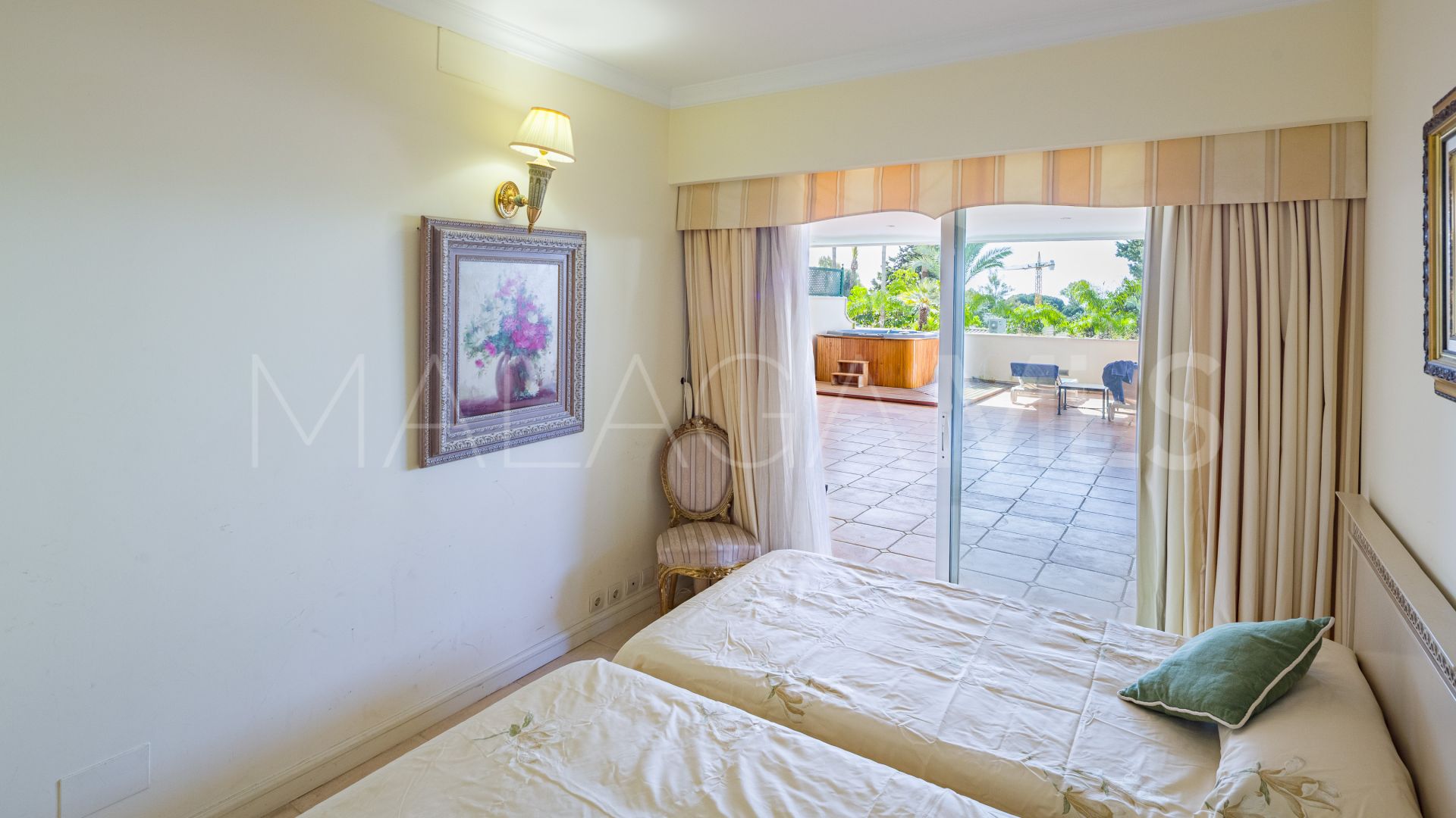 Buy apartment in Guadalpin Suites with 2 bedrooms