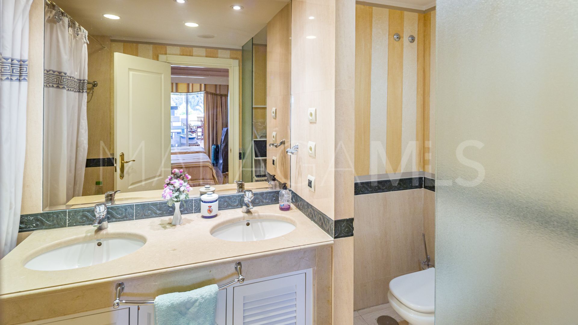 Buy apartment in Guadalpin Suites with 2 bedrooms