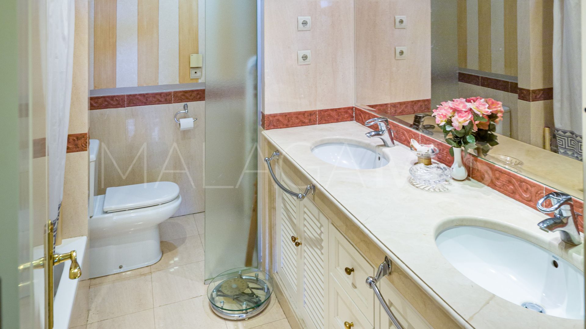 Buy apartment in Guadalpin Suites with 2 bedrooms