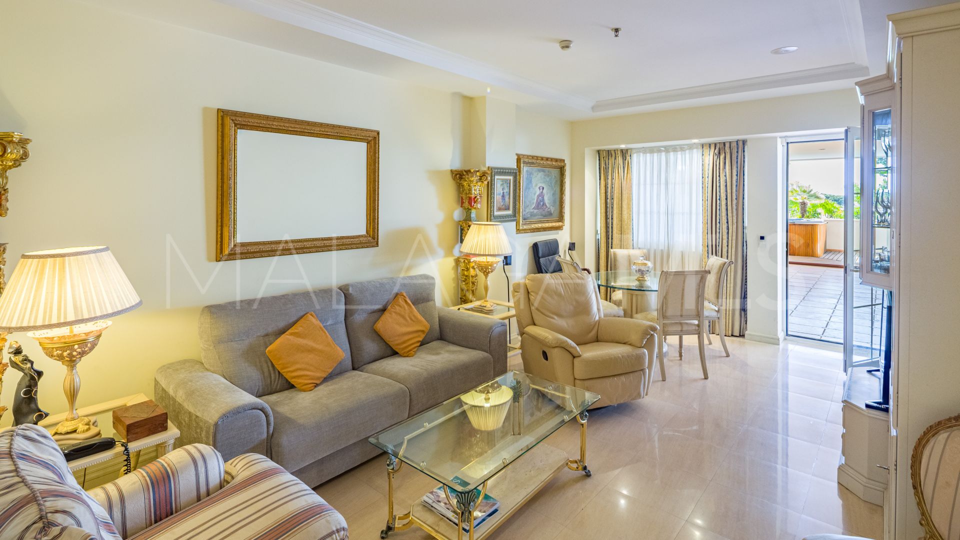 Buy apartment in Guadalpin Suites with 2 bedrooms