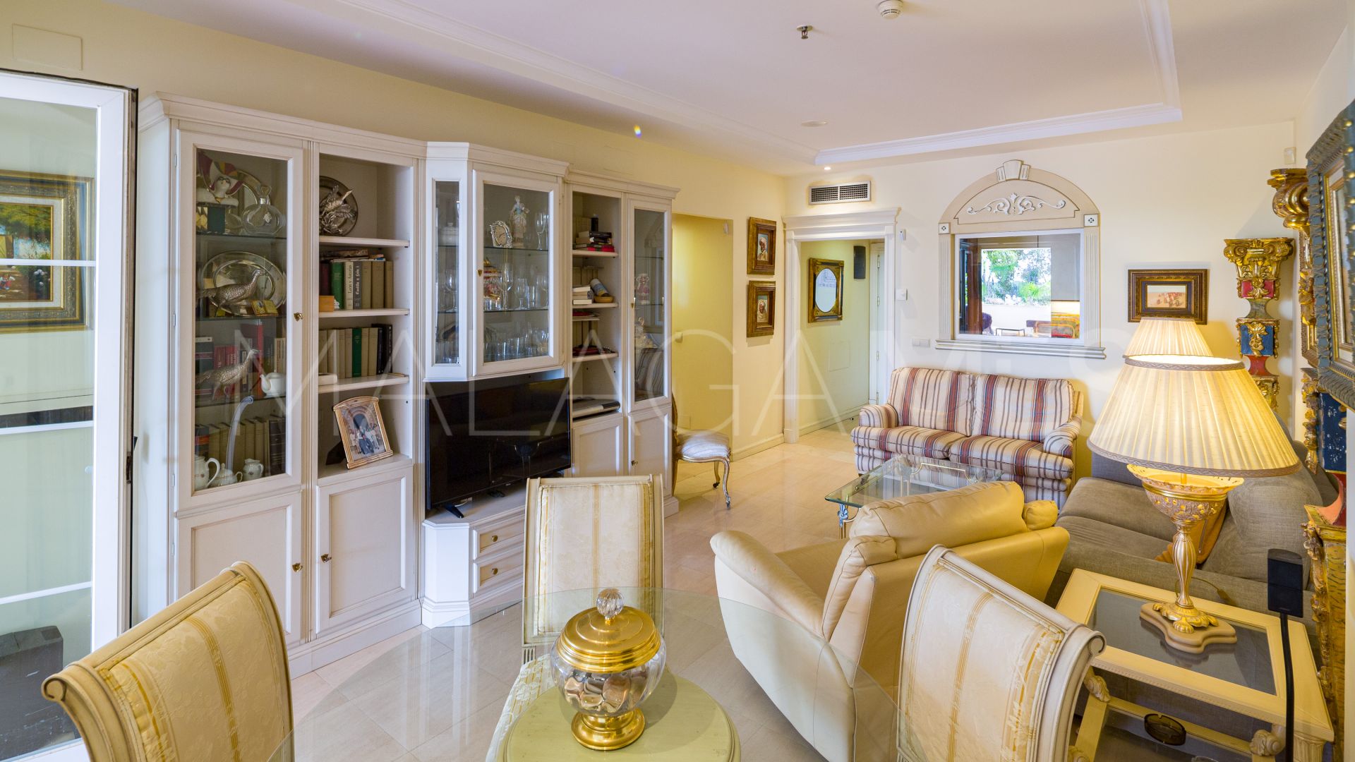 Buy apartment in Guadalpin Suites with 2 bedrooms