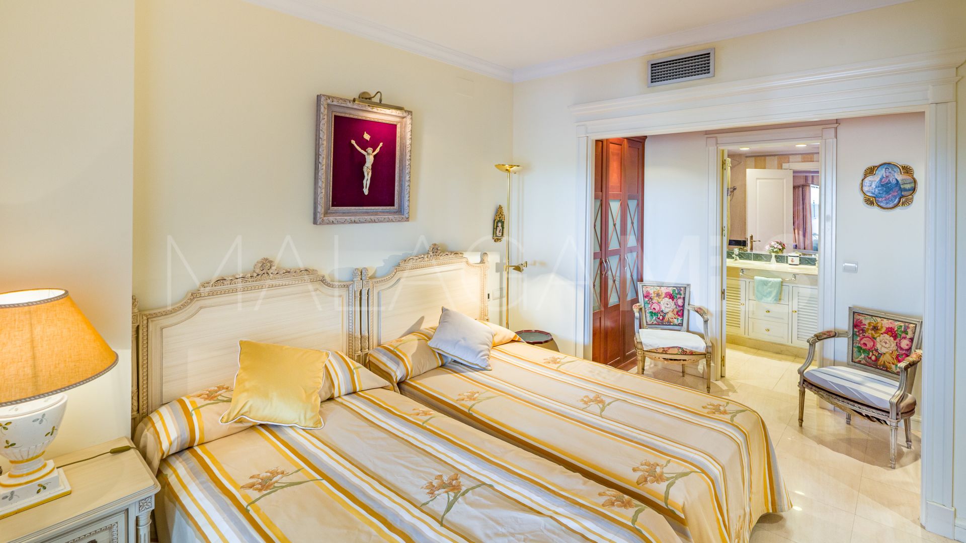 Buy apartment in Guadalpin Suites with 2 bedrooms