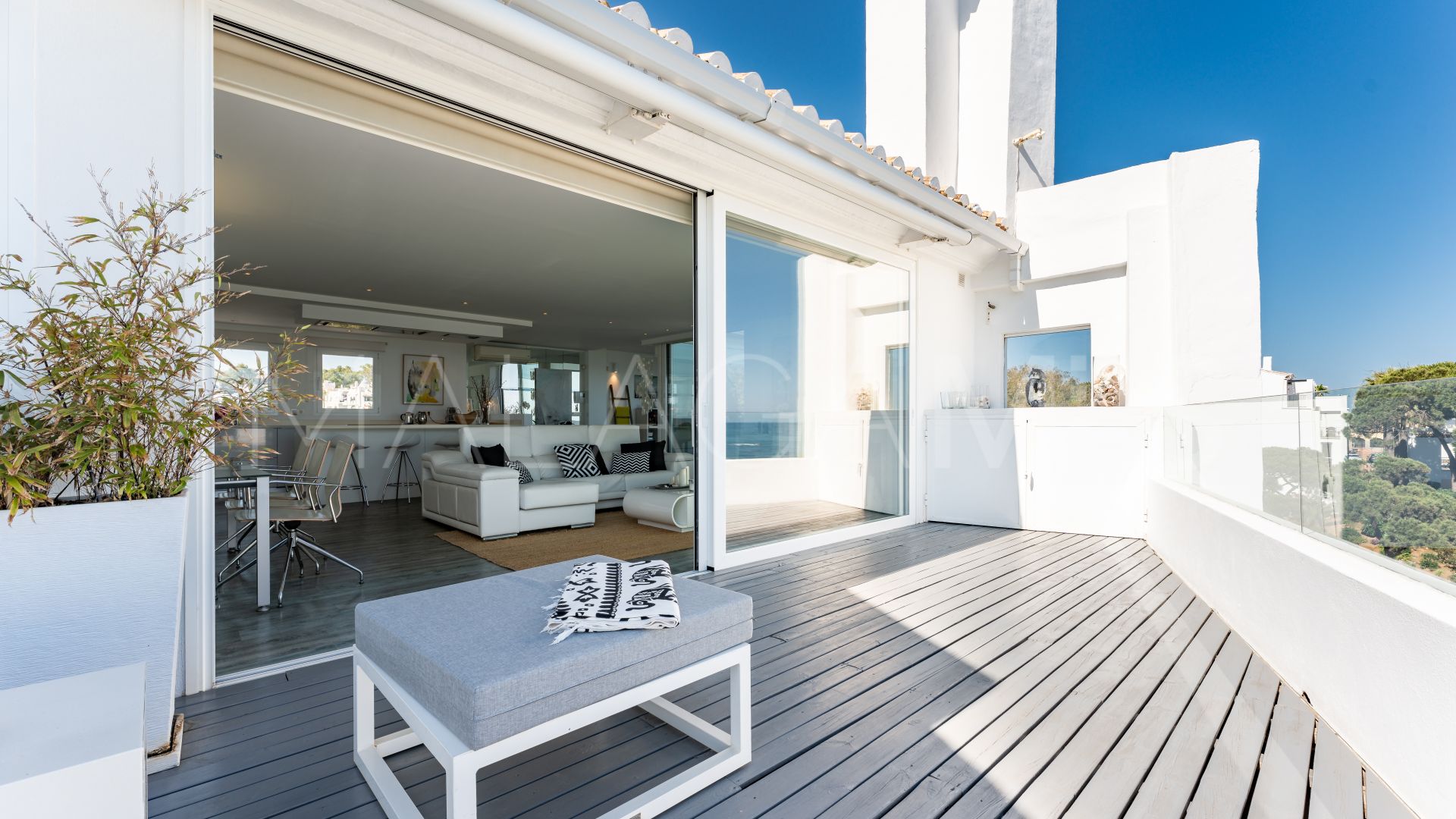 Atico duplex for sale in Sitio de Calahonda