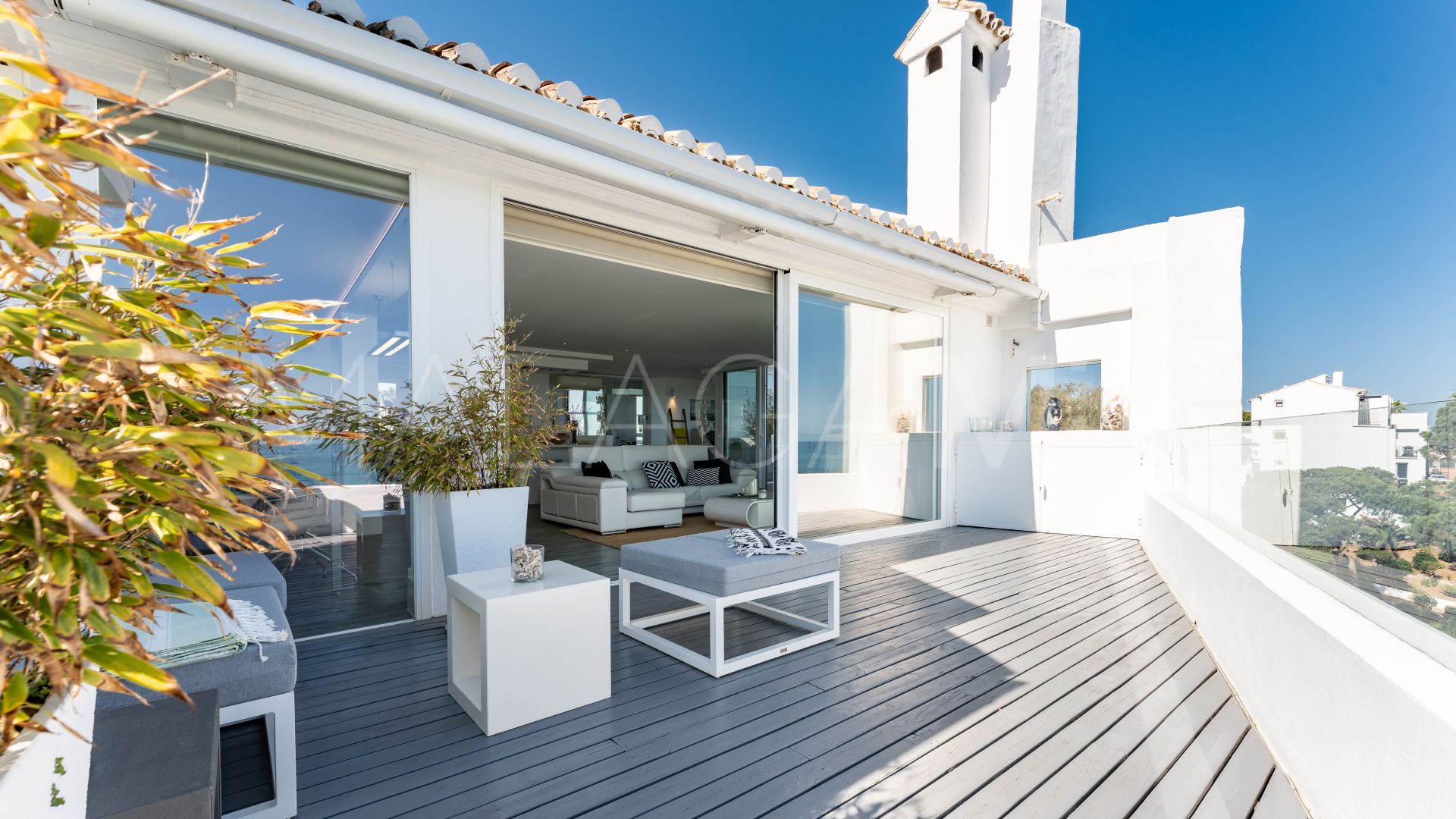 Atico duplex for sale in Sitio de Calahonda