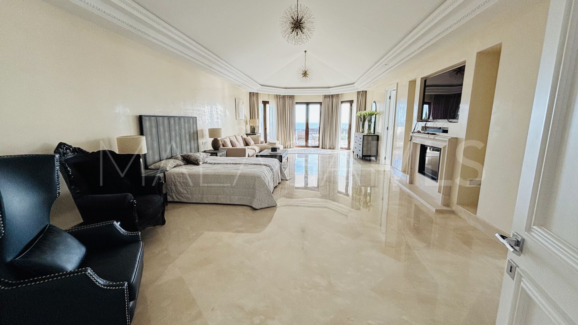 8 bedrooms Sierra Blanca villa for sale