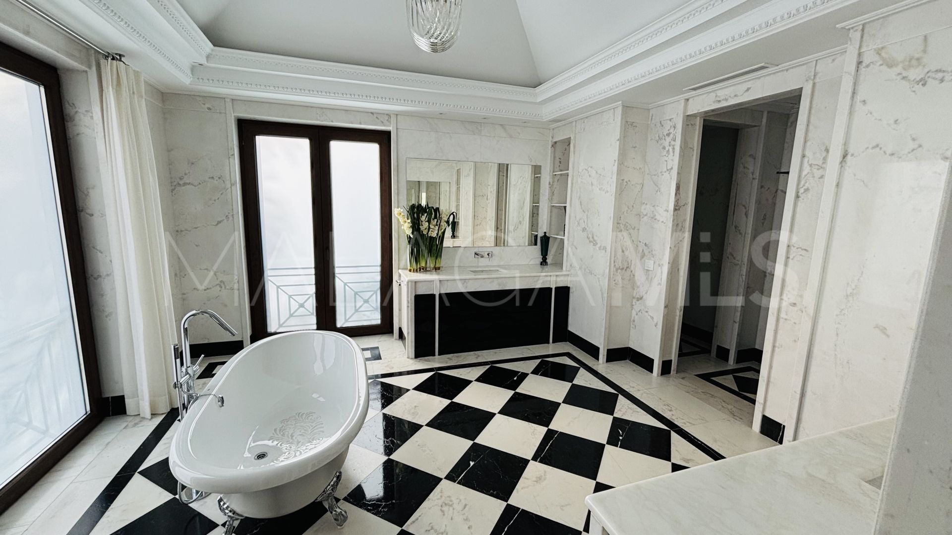 8 bedrooms Sierra Blanca villa for sale