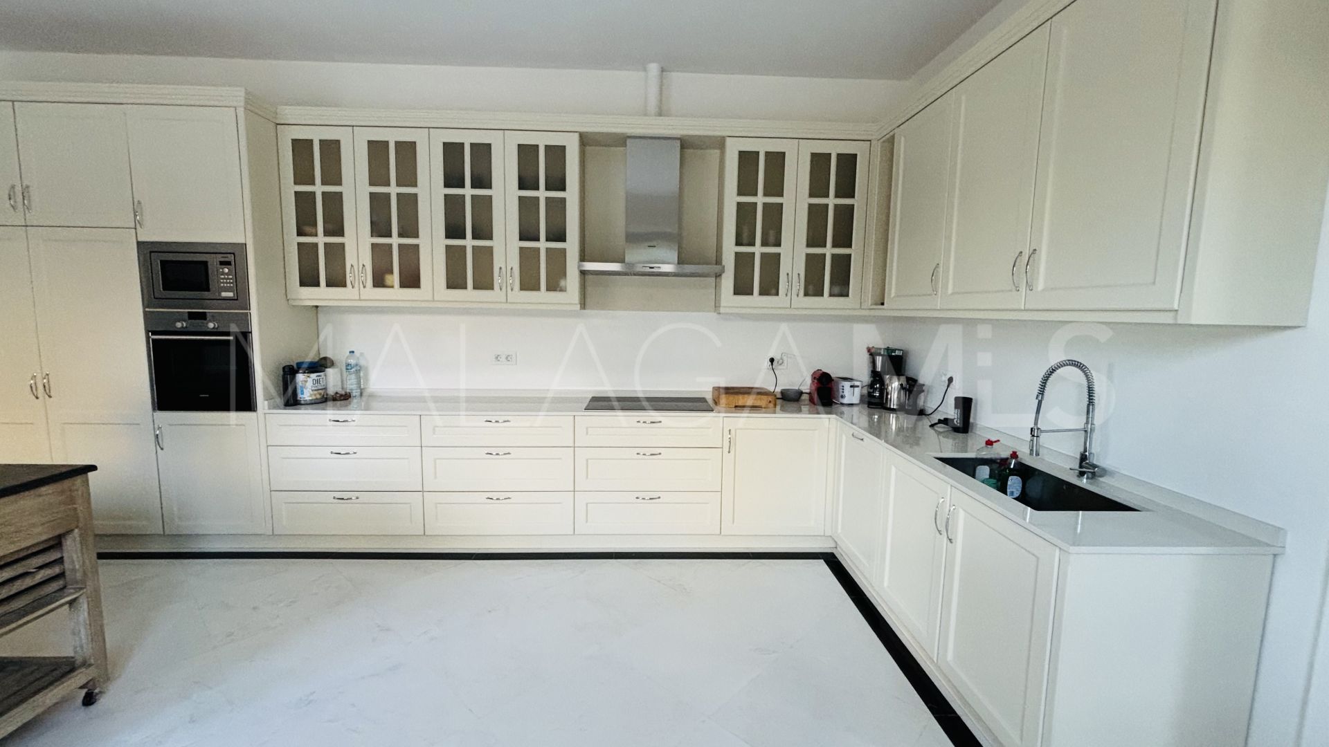 8 bedrooms Sierra Blanca villa for sale