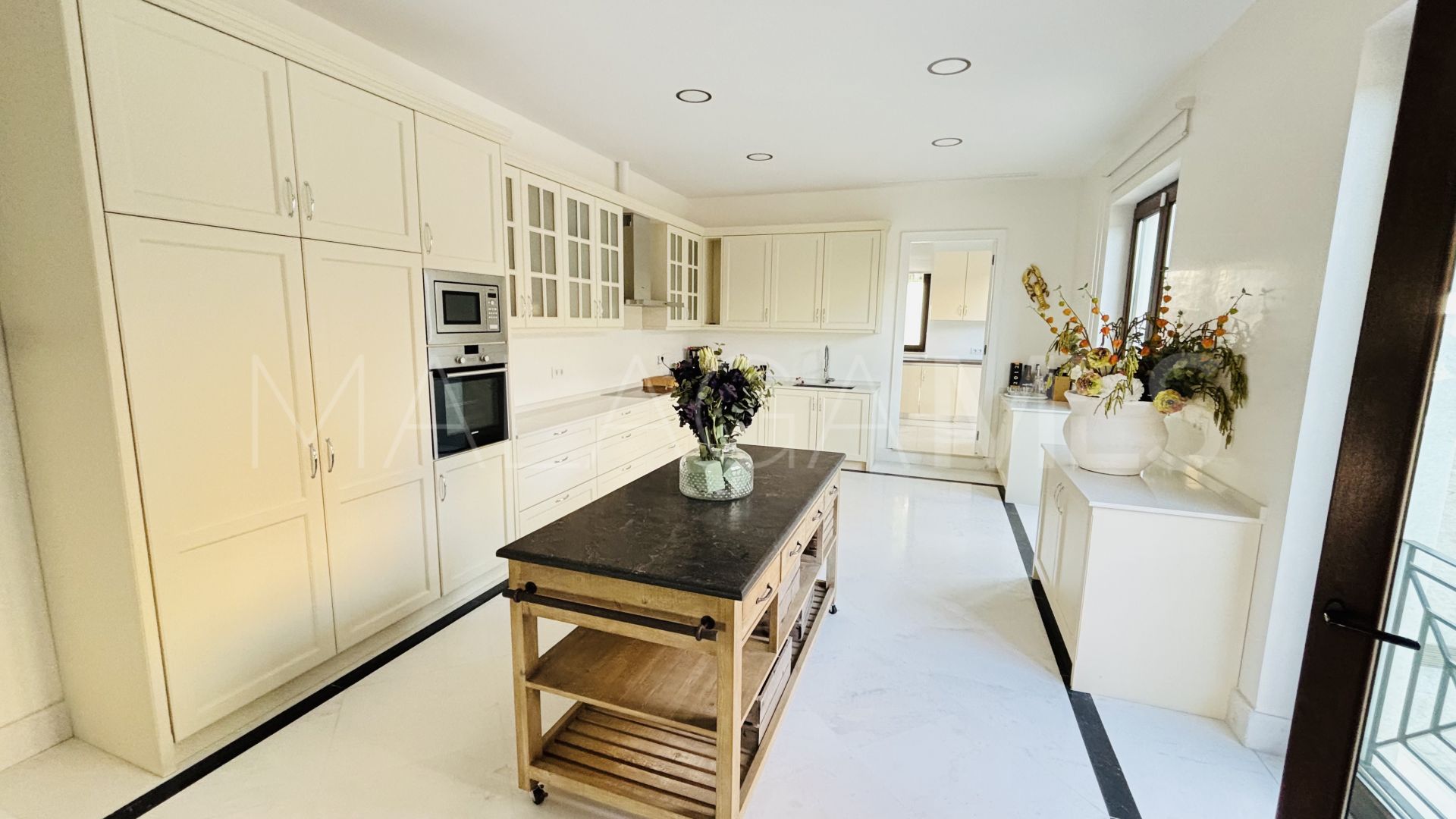 8 bedrooms Sierra Blanca villa for sale