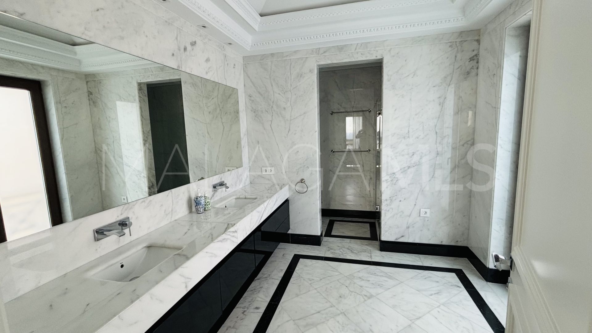 8 bedrooms Sierra Blanca villa for sale