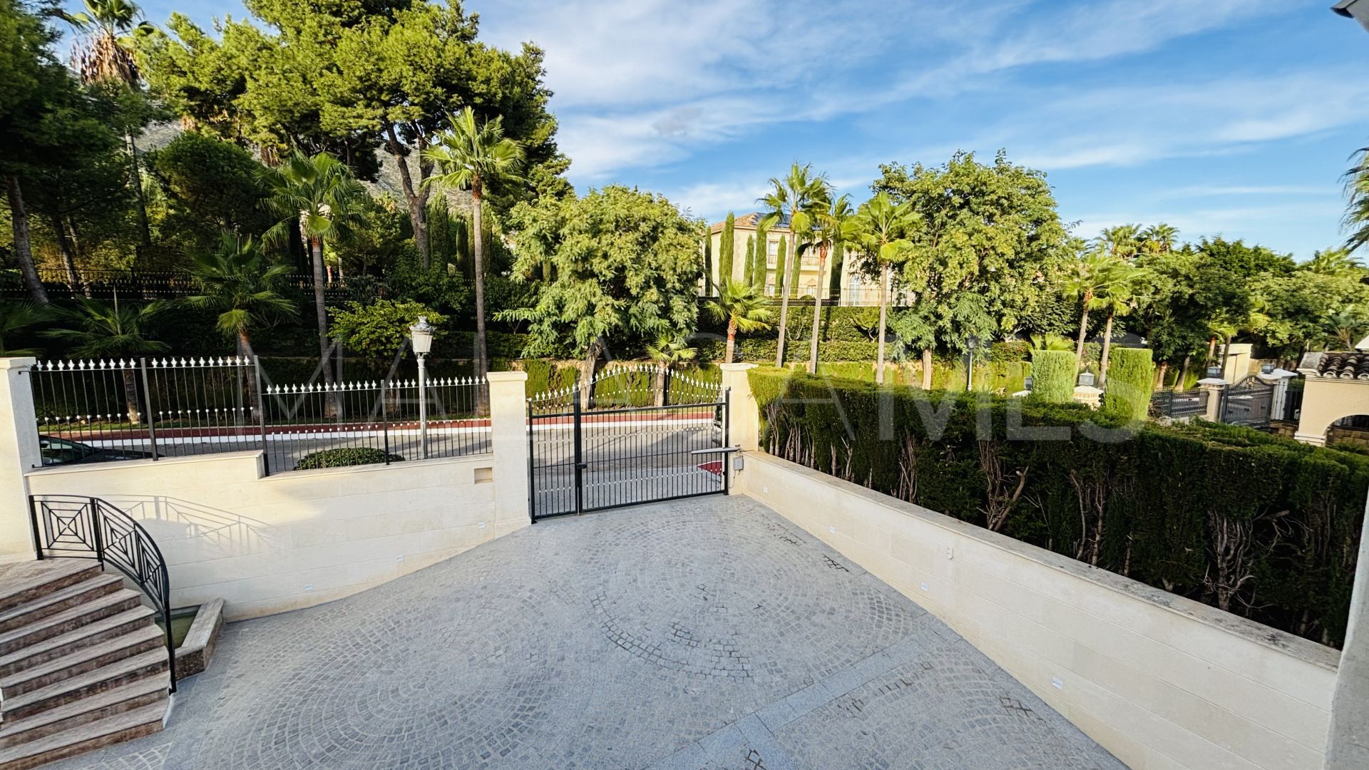 8 bedrooms Sierra Blanca villa for sale