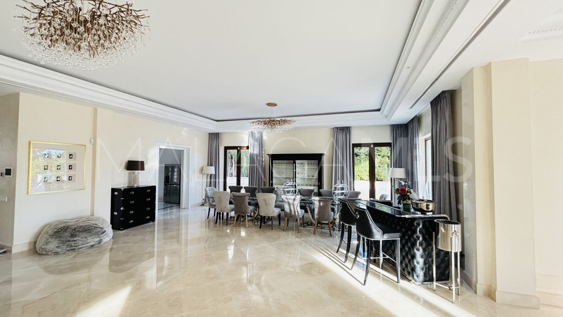 8 bedrooms Sierra Blanca villa for sale