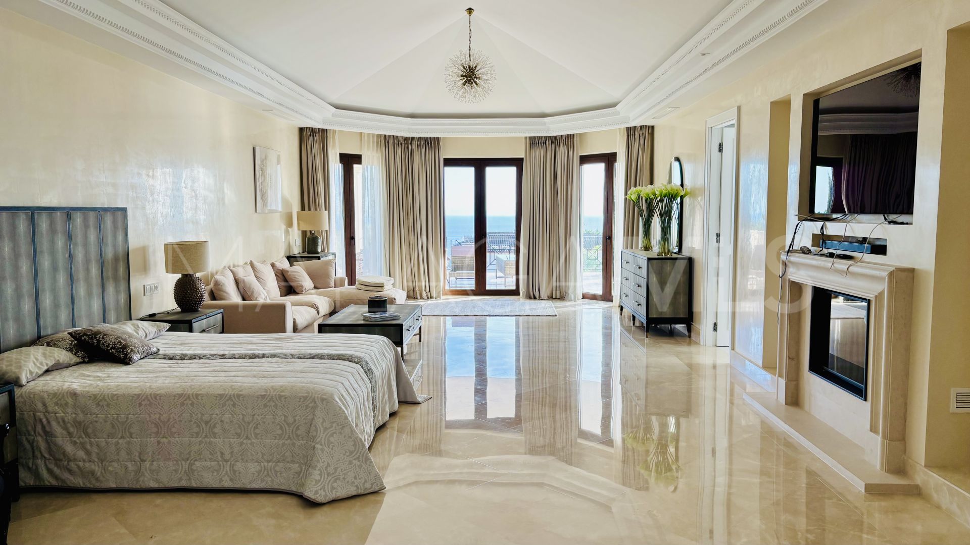 8 bedrooms Sierra Blanca villa for sale