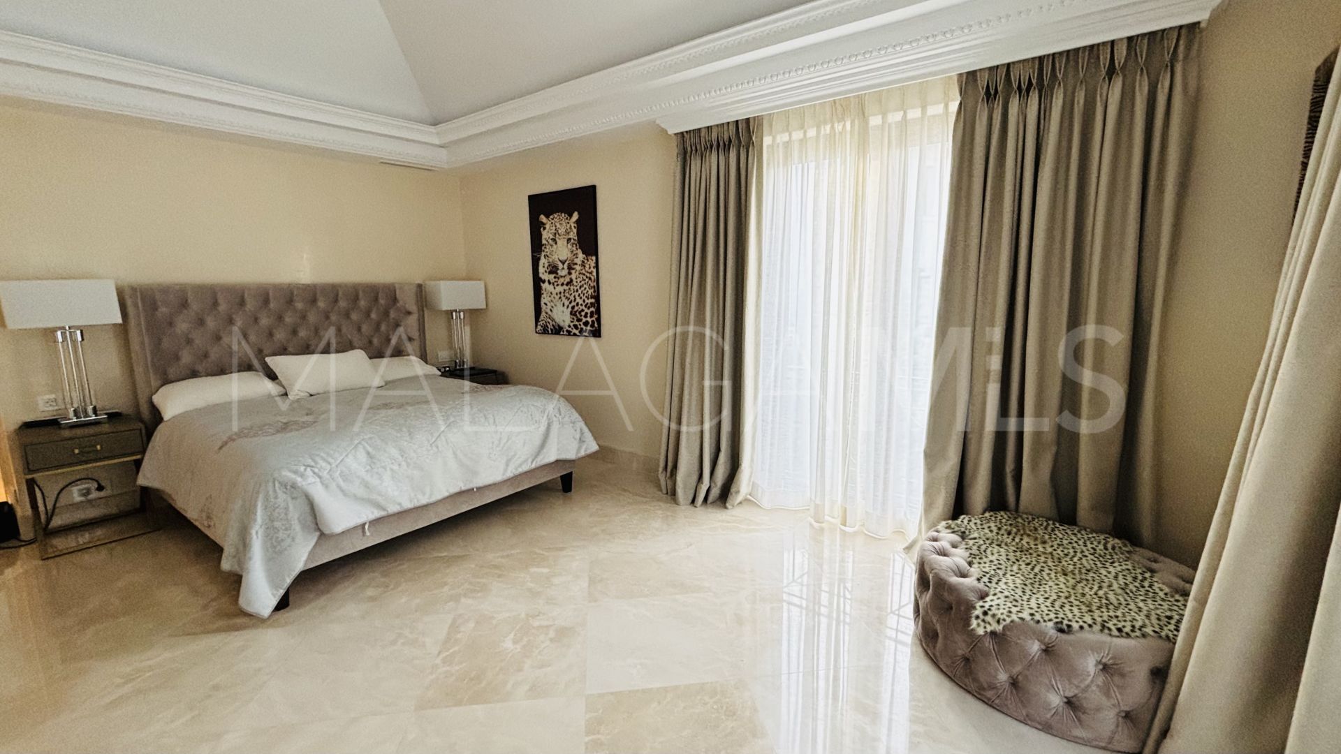 8 bedrooms Sierra Blanca villa for sale