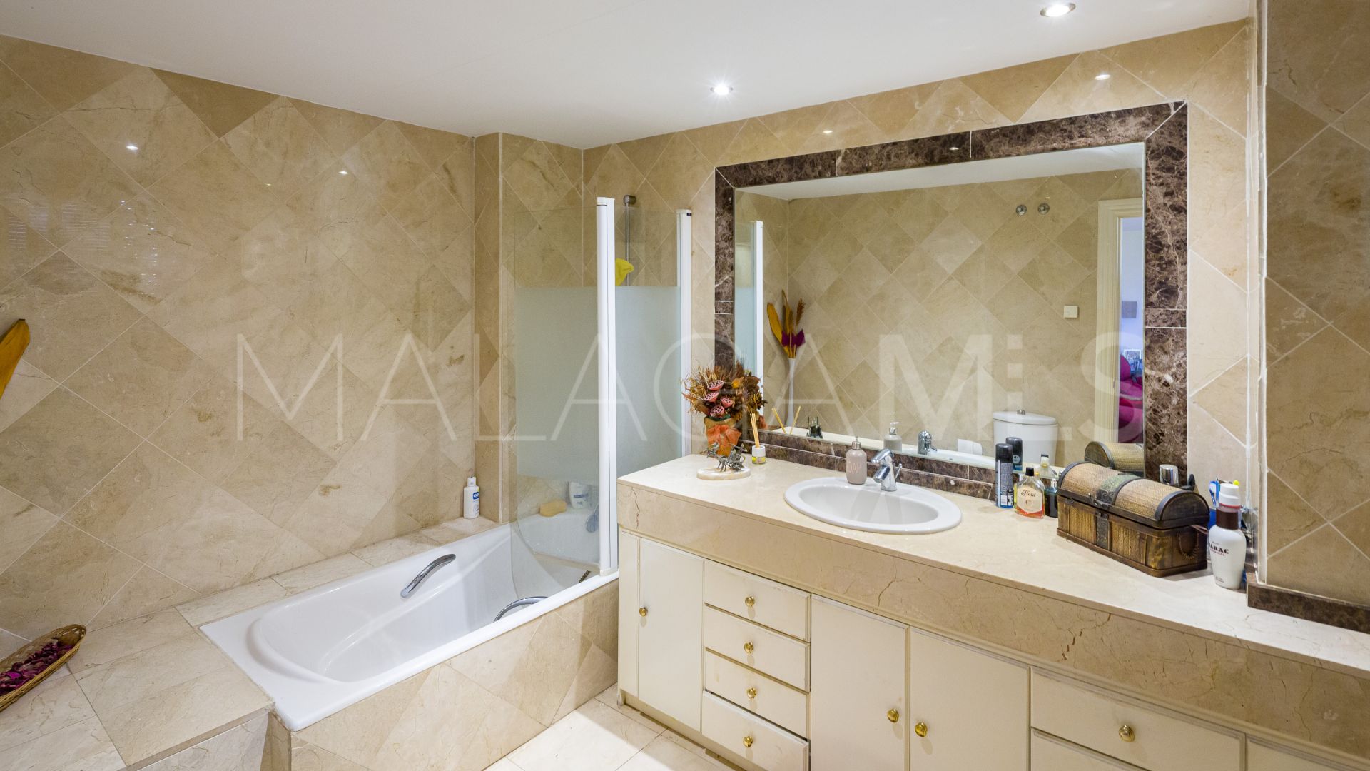 Parvilla for sale in Guadalmina Alta