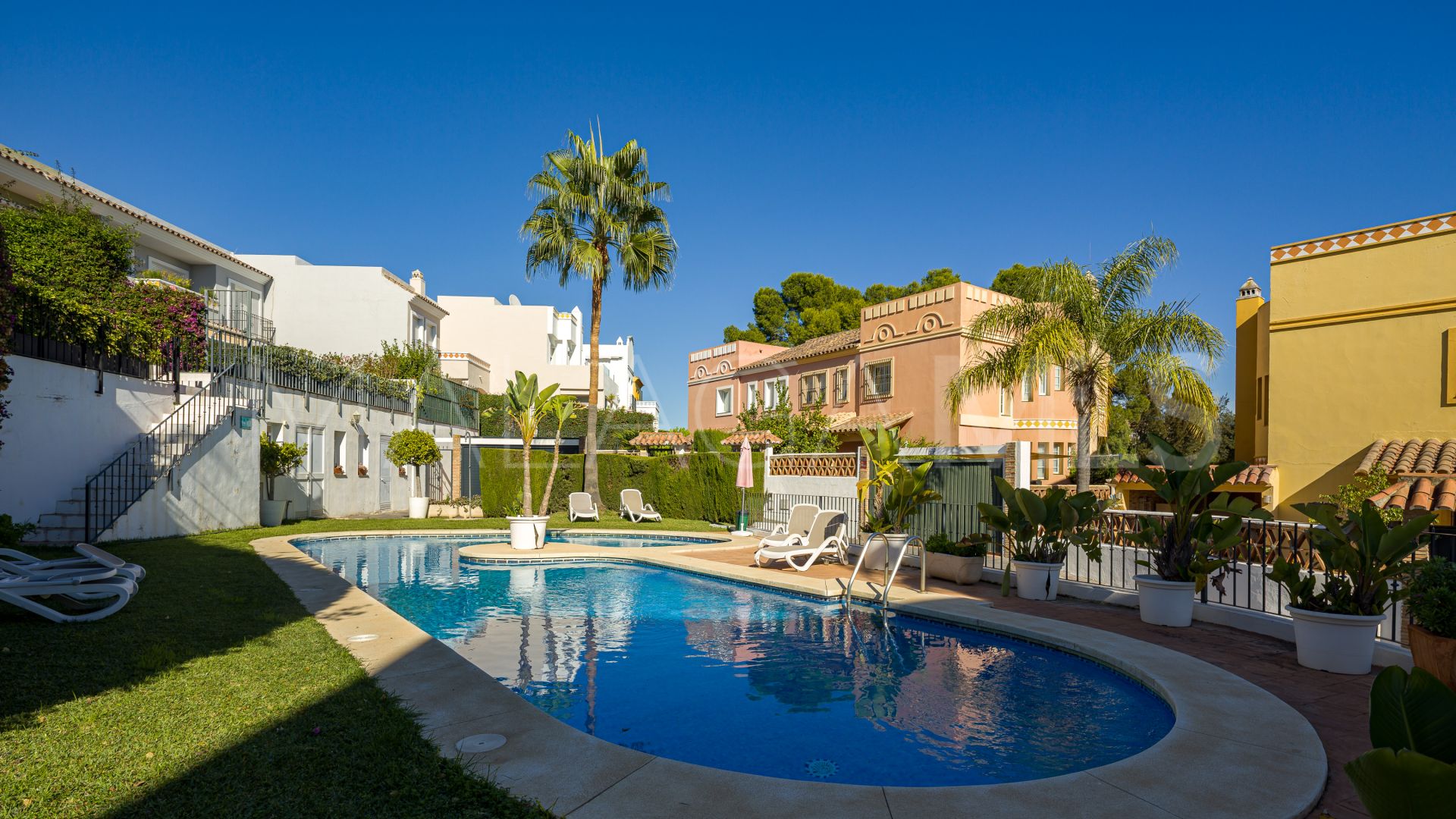 Parvilla for sale in Guadalmina Alta