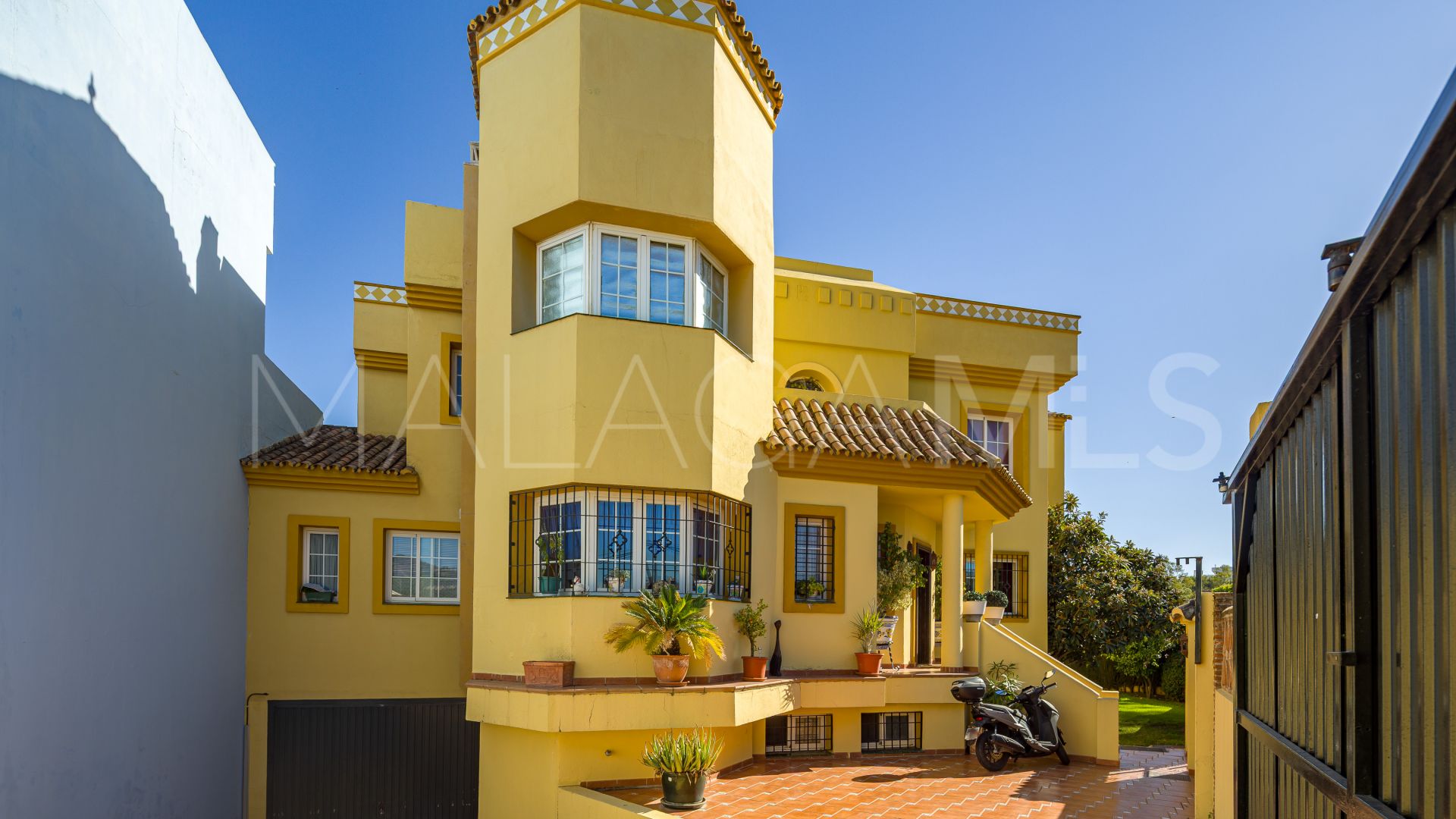 Parvilla for sale in Guadalmina Alta