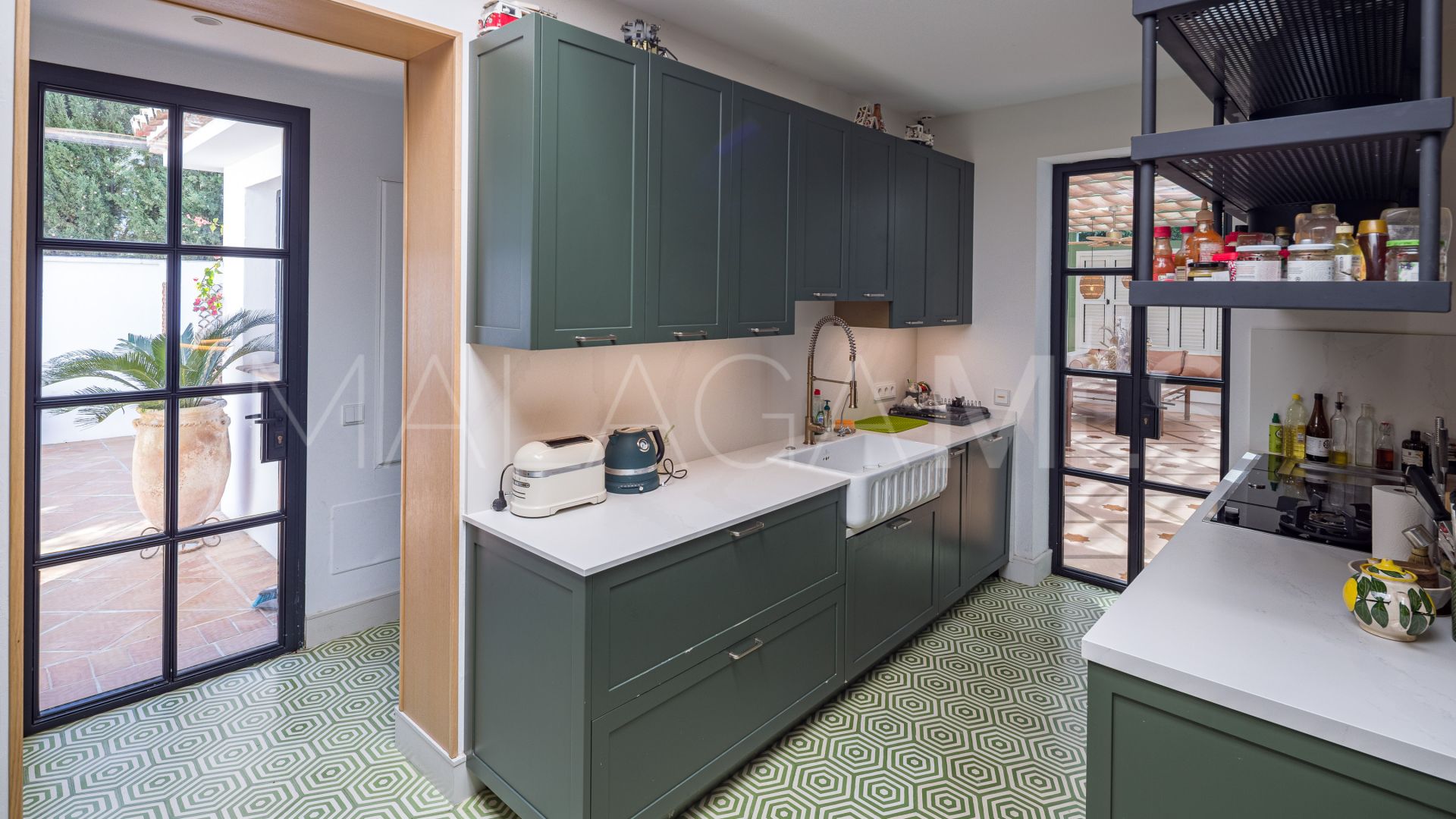 For sale villa with 5 bedrooms in Aloha