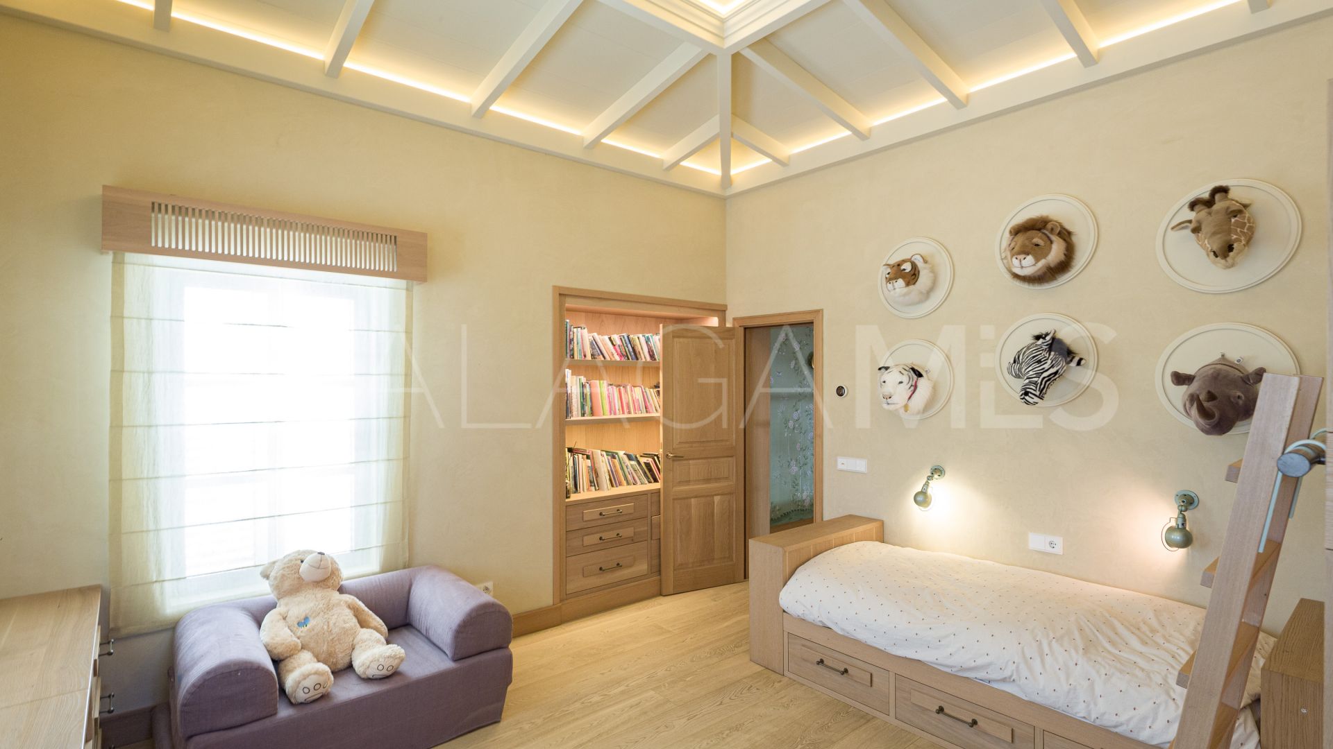 For sale villa with 5 bedrooms in Aloha