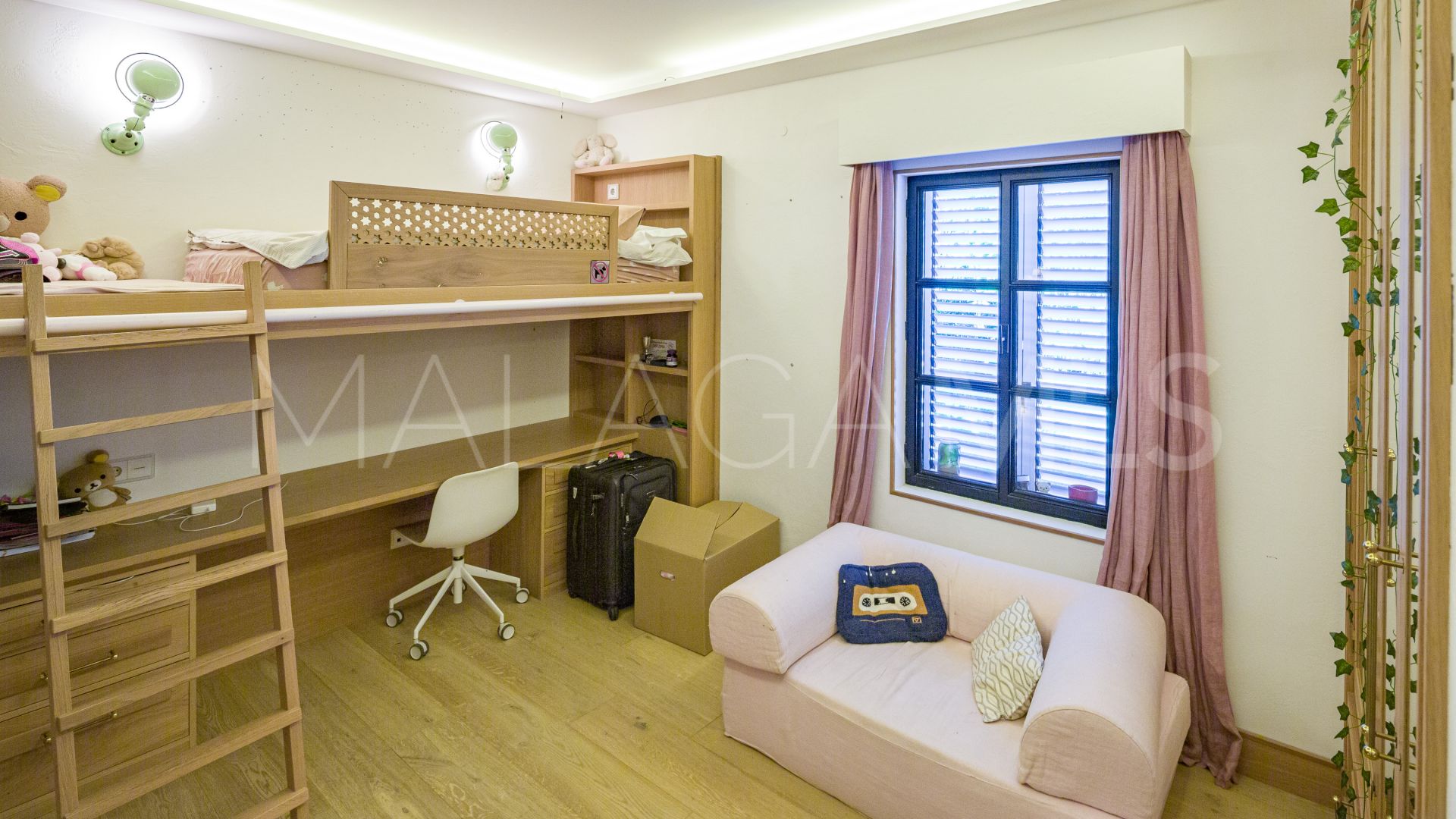 For sale villa with 5 bedrooms in Aloha