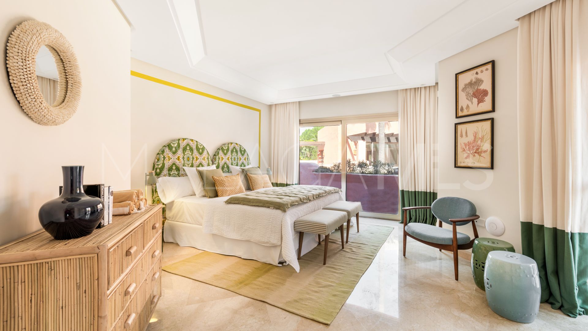 Buy atico duplex in Marbella Este de 3 bedrooms