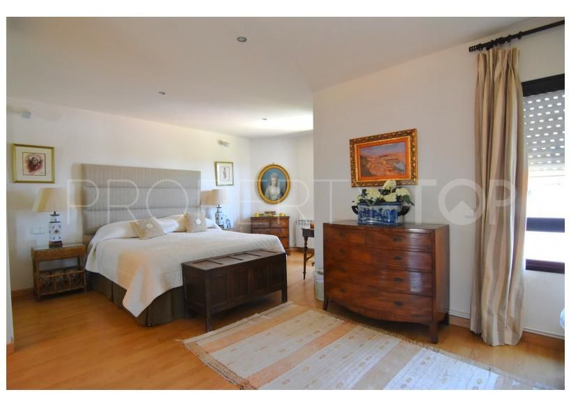 5 bedrooms ground floor apartment in Sotogrande Playa for sale