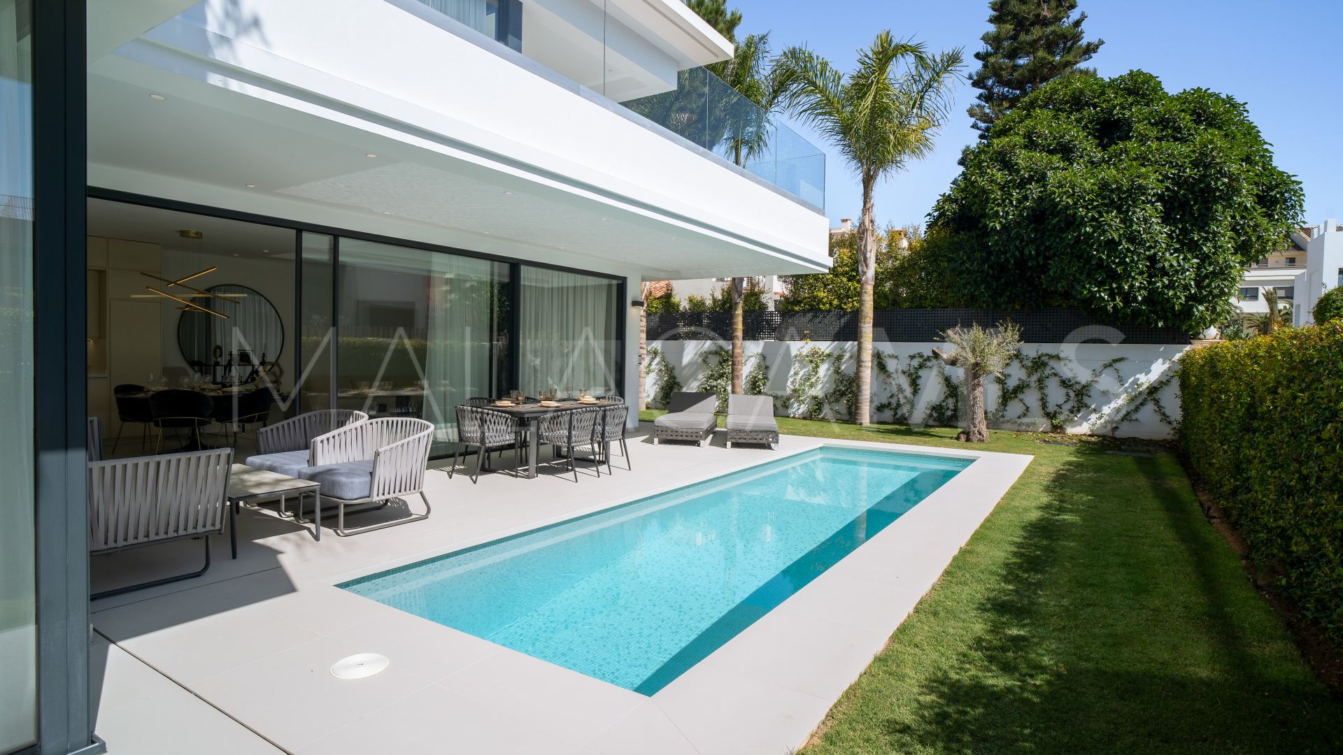 For sale villa in Marbella Golden Mile with 4 bedrooms