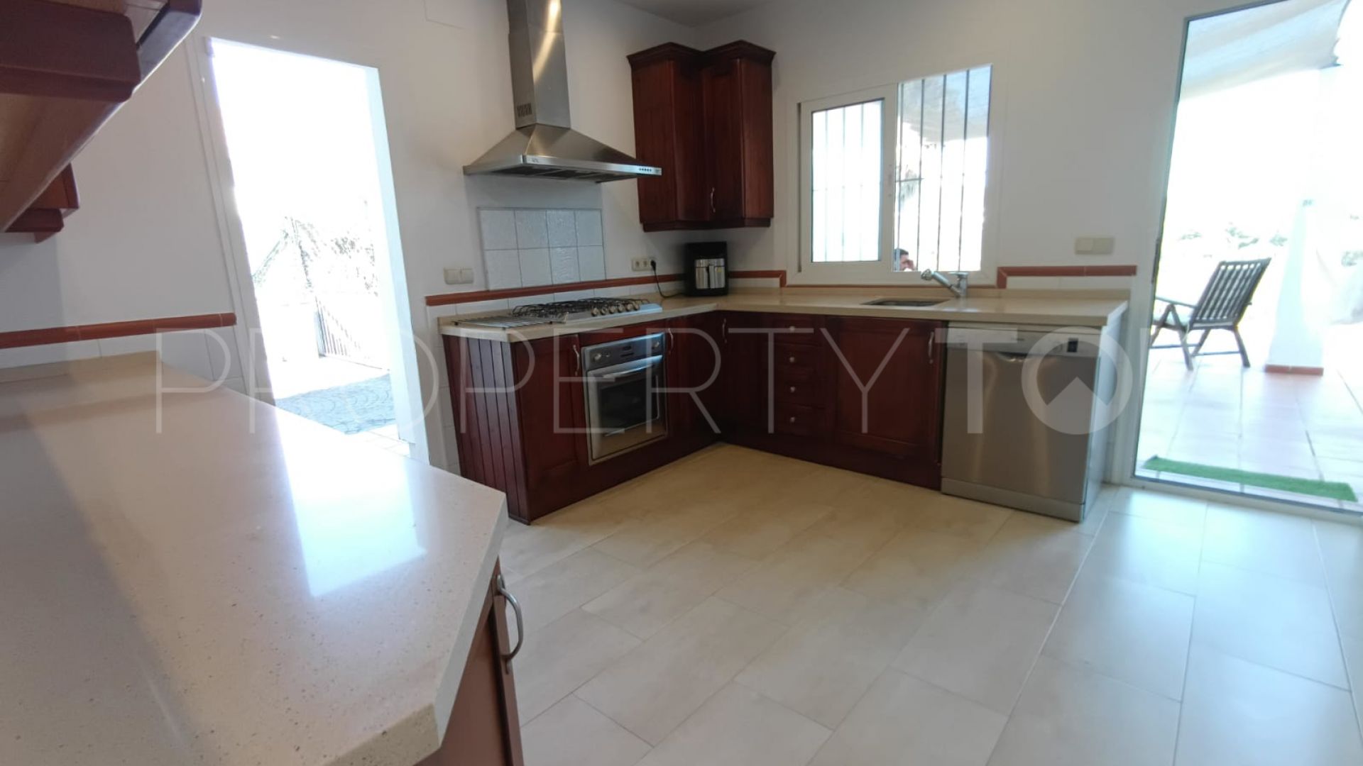 Zona F 5 bedrooms villa for sale