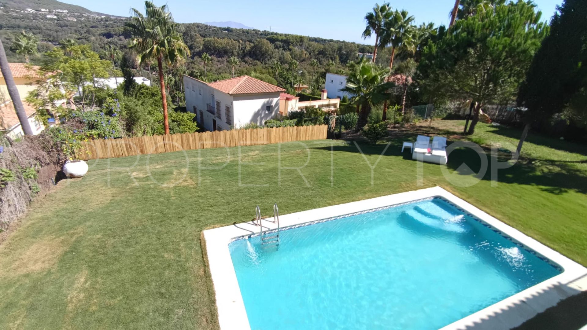 Zona F 5 bedrooms villa for sale