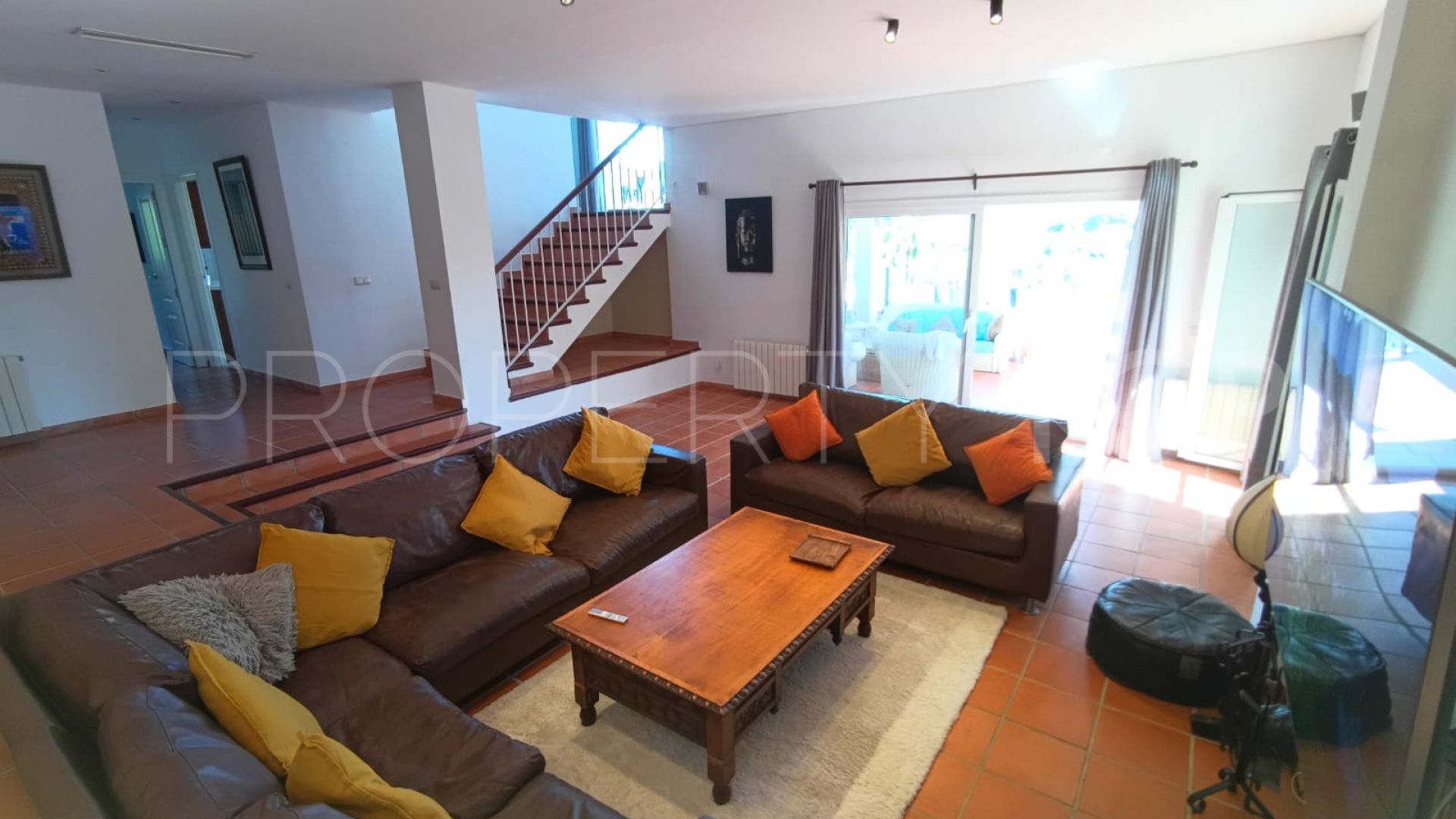 Zona F 5 bedrooms villa for sale