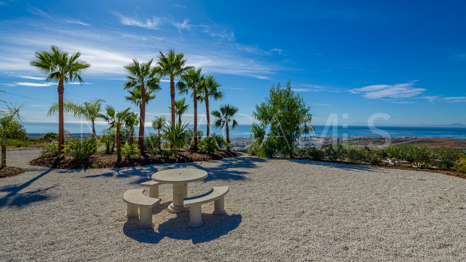 Villa for sale in Estepona