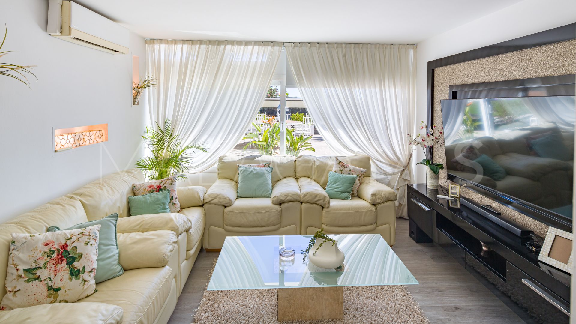 Villa for sale in Estepona