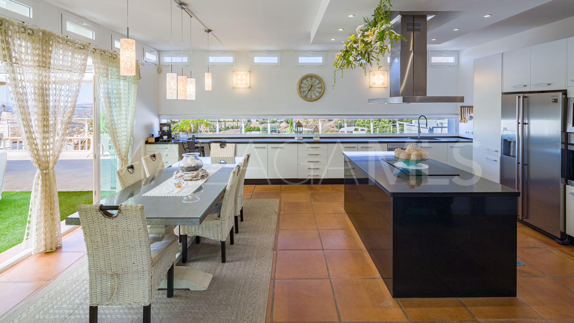 Villa for sale in Estepona