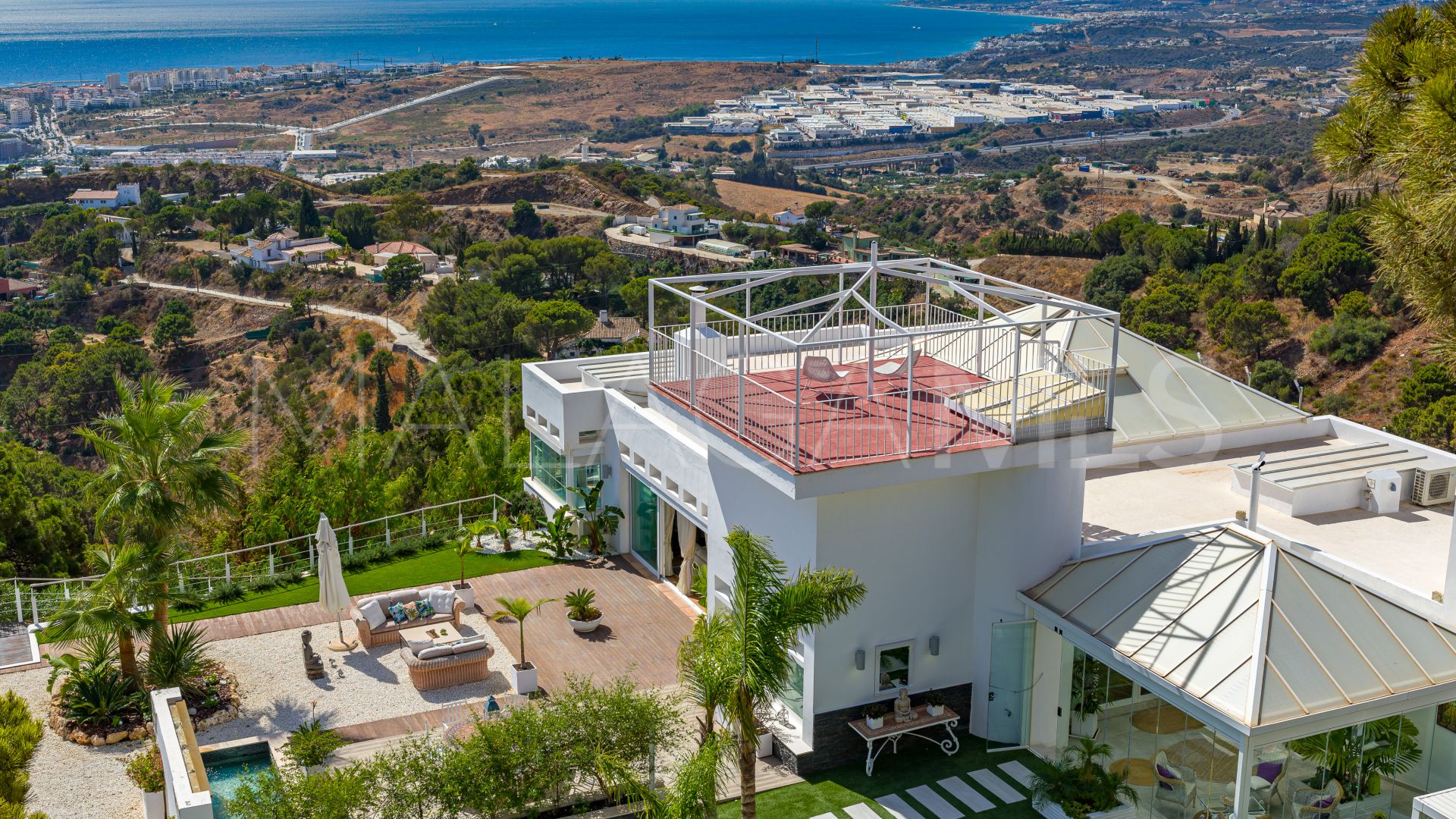 Villa for sale in Estepona