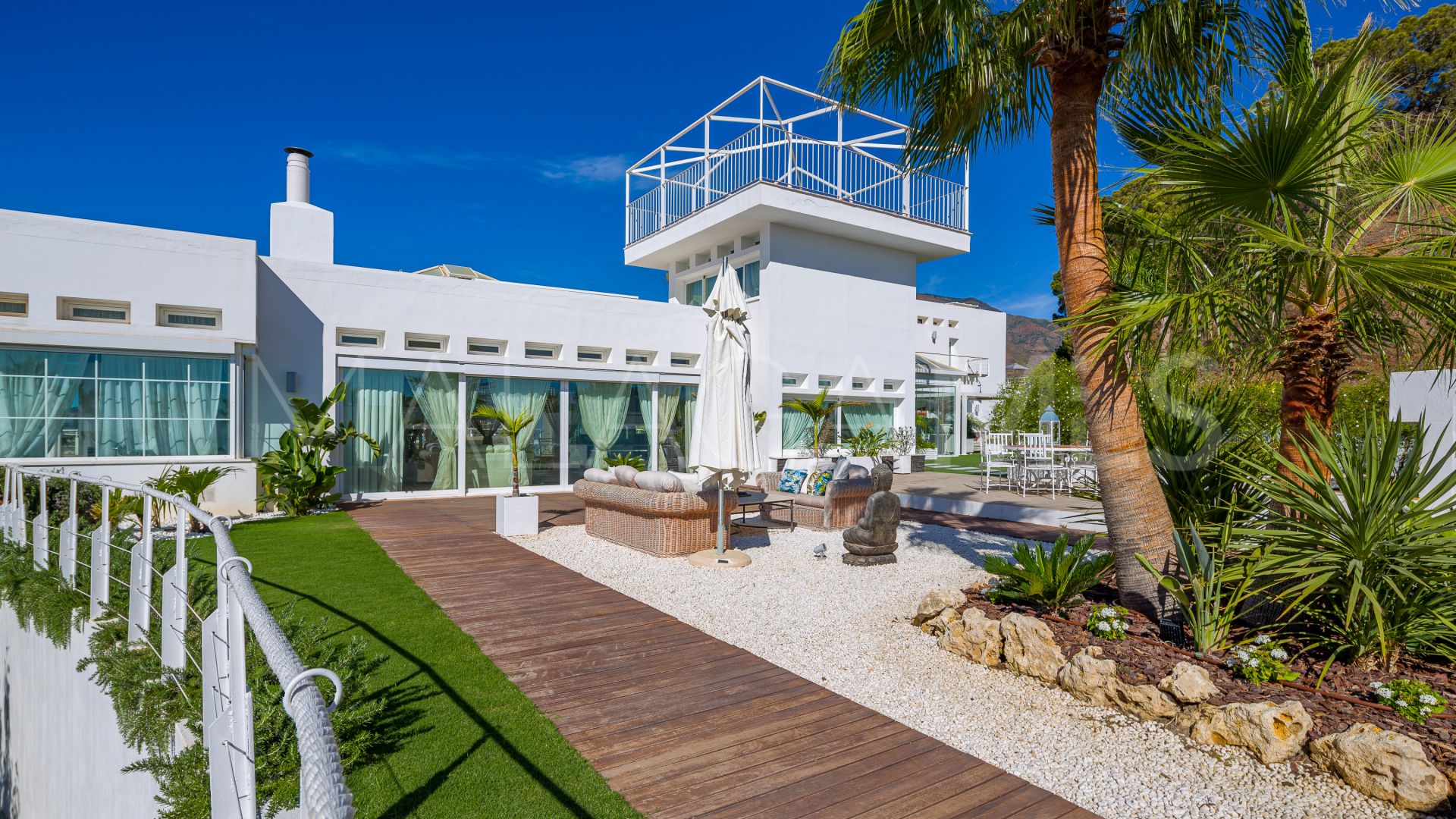 Villa for sale in Estepona