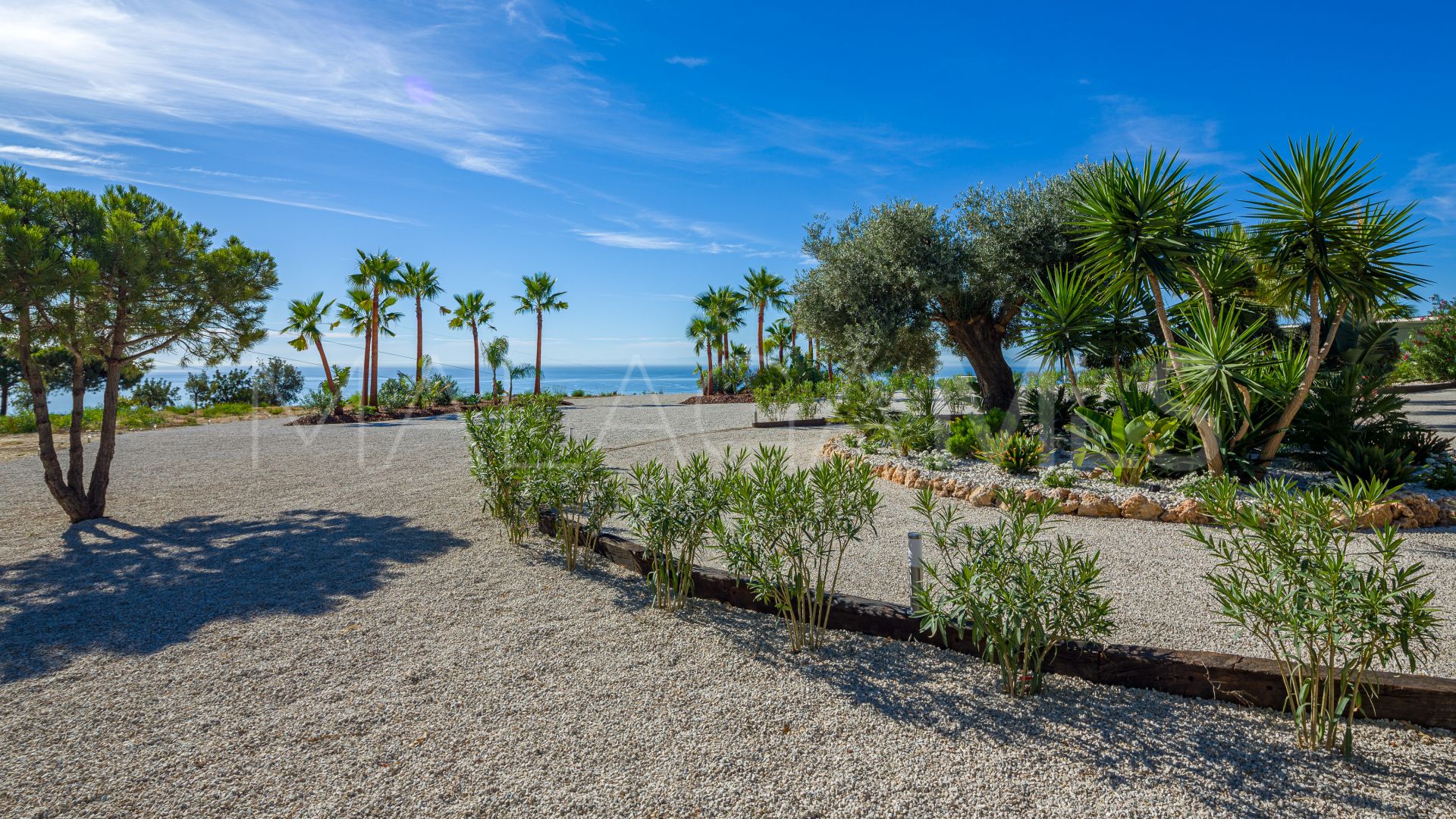 Villa for sale in Estepona