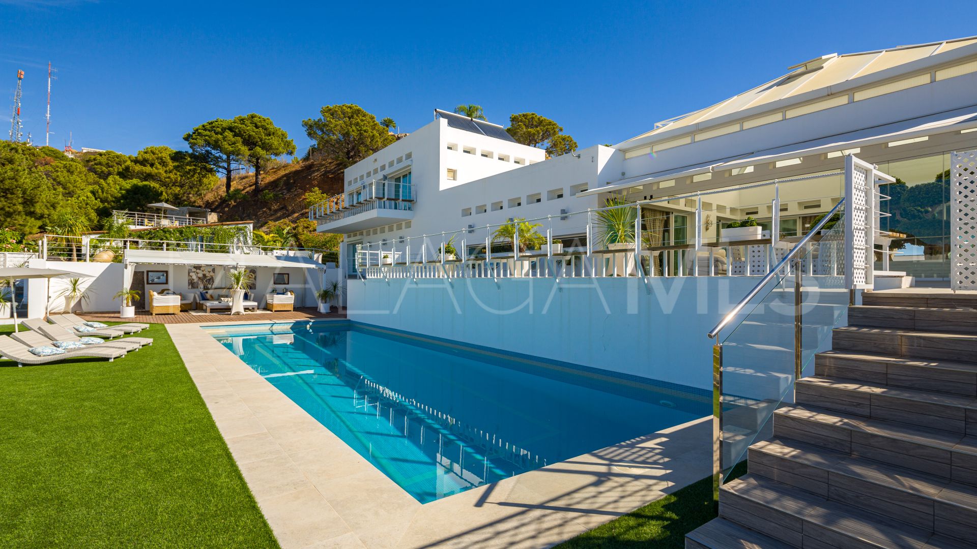 Villa for sale in Estepona