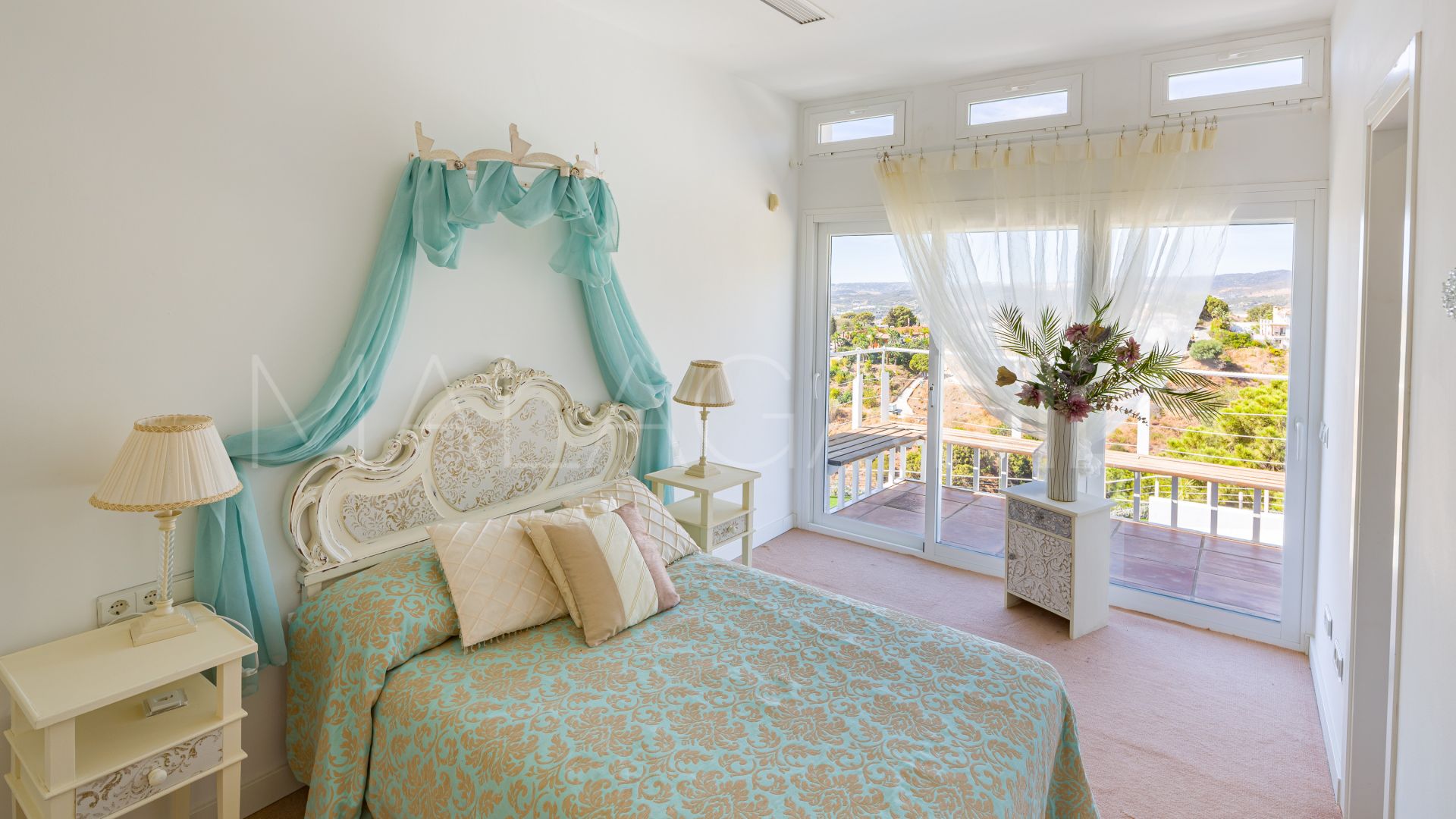 Villa for sale in Estepona