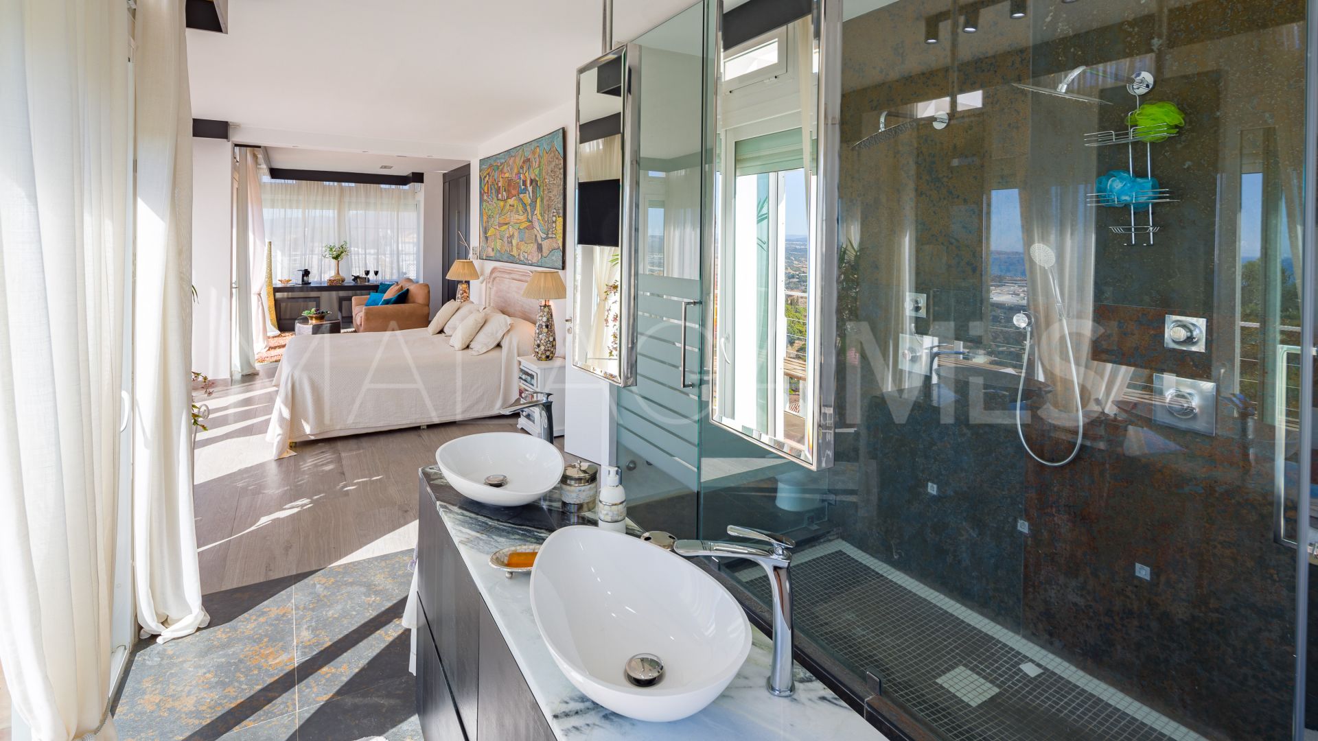 Villa for sale in Estepona