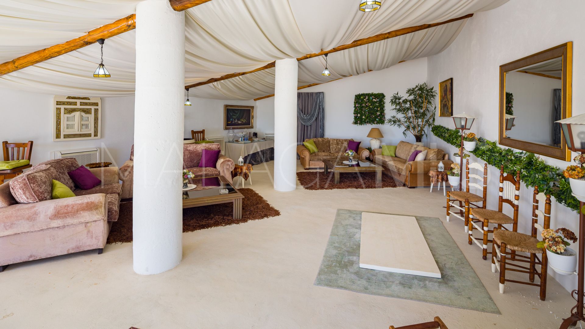 Villa for sale in Estepona