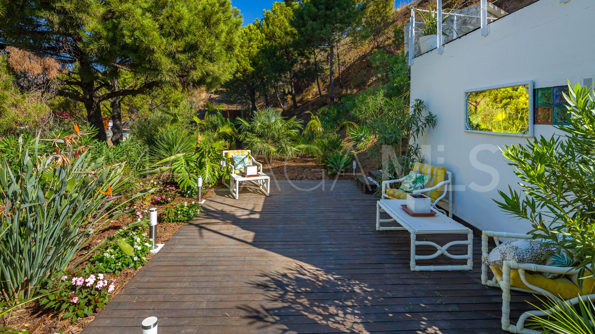 Villa for sale in Estepona