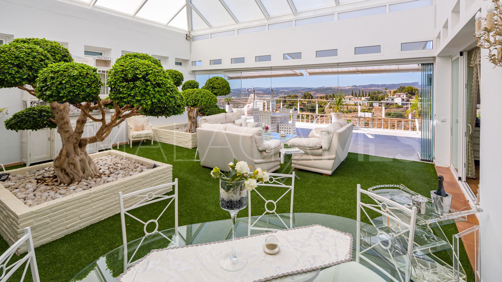 Villa for sale in Estepona